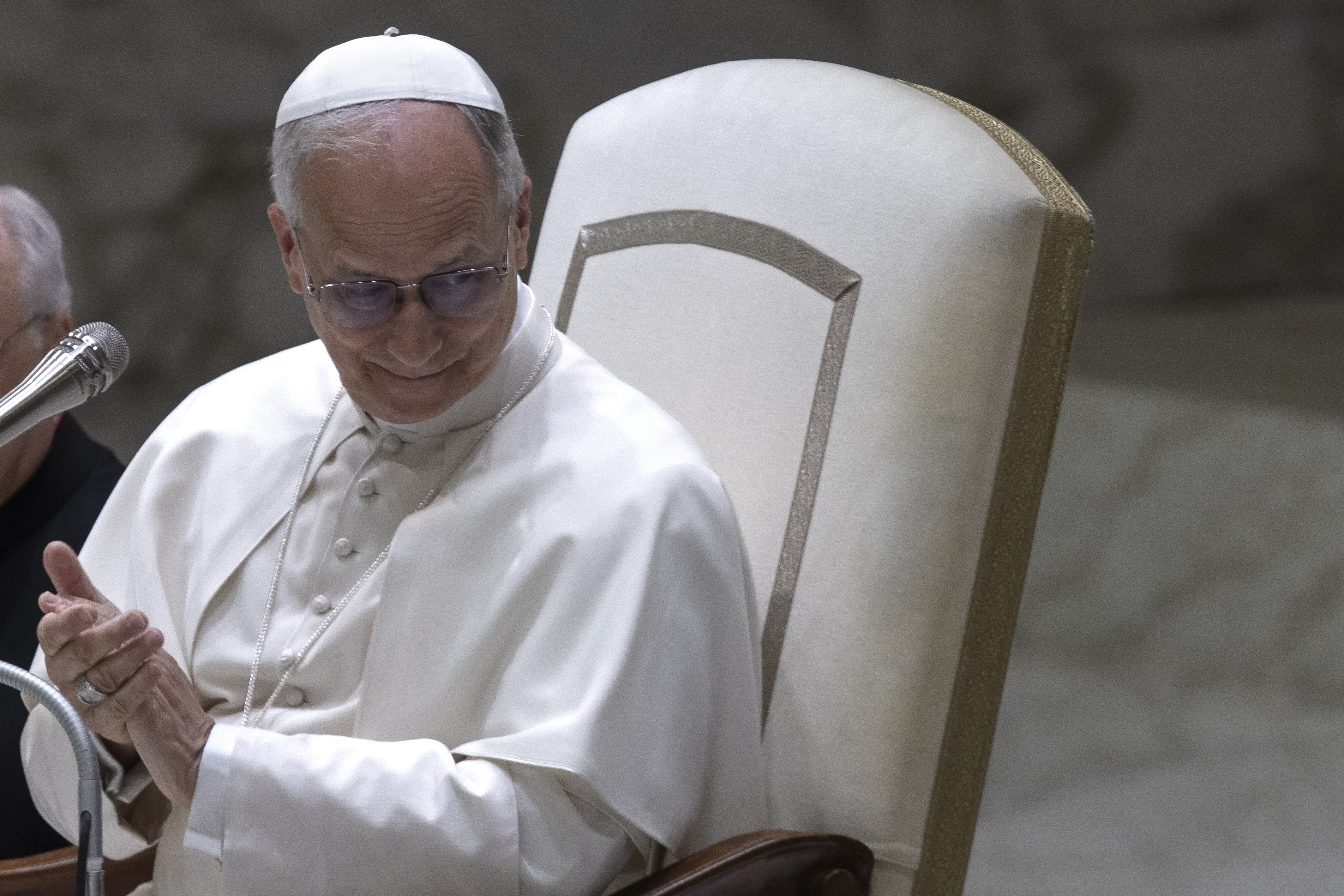 Papst Leo XIV. während des Treffens mit Mitgliedern des römischen Klerus in der Halle Paul VI. am 12. Juni 2025 | Quelle: Getty Images