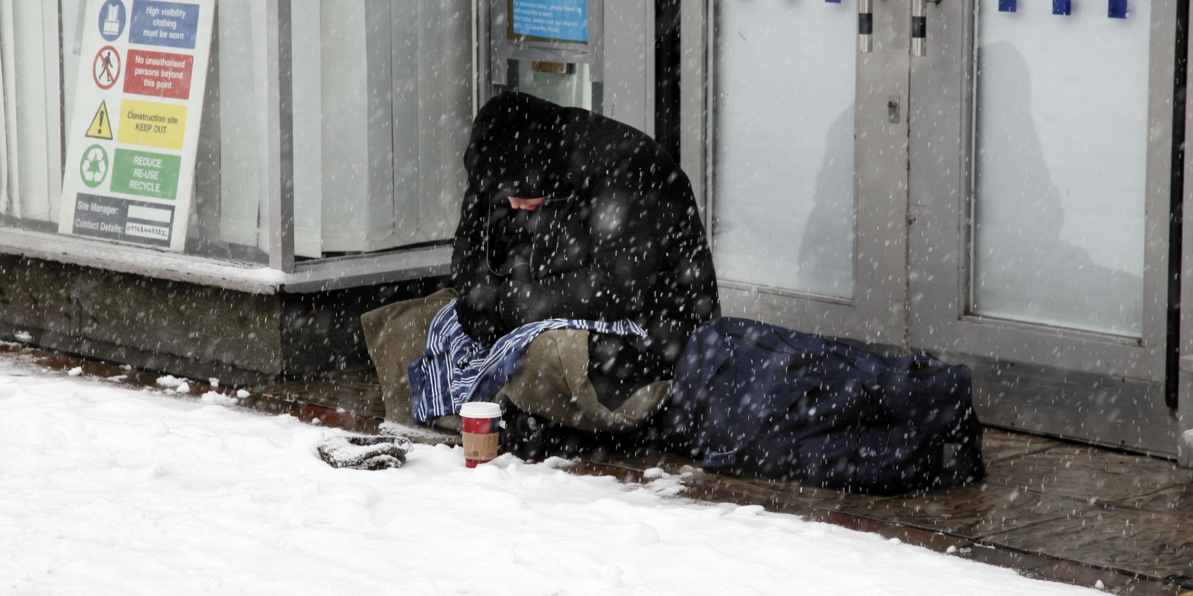 Ein obdachloser Mann | Quelle: Shutterstock