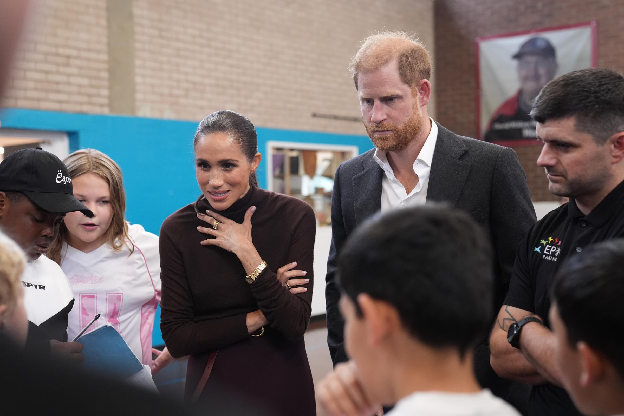 Meghan, Herzogin von Sussex, und Prinz Harry, Herzog von Sussex, besuchen Epic Partners während ihres Besuchs in Nottingham am 15. Oktober 2026 in Nottingham, England. | Quelle: Getty Images