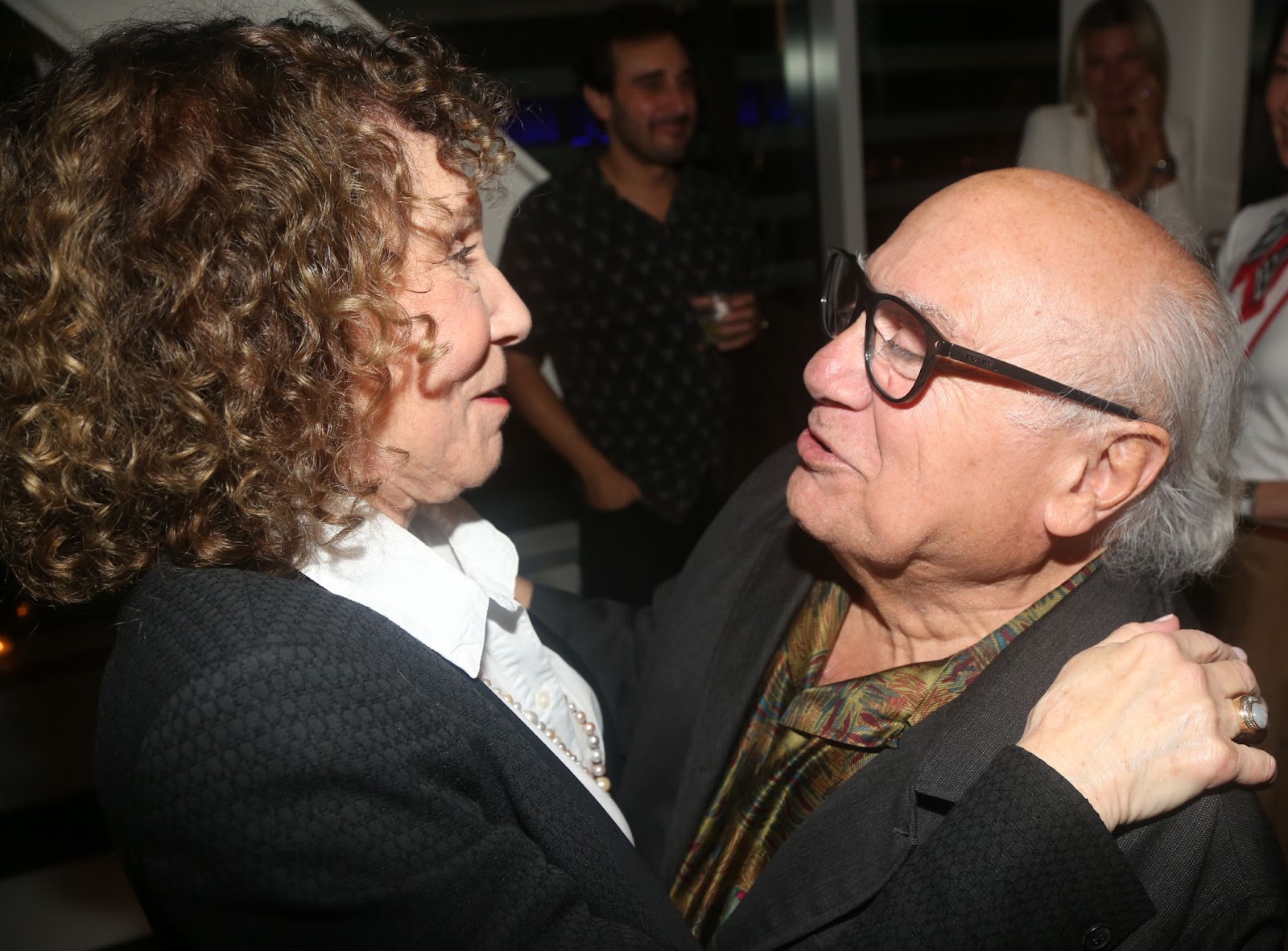 Rhea Perlman und Danny DeVito bei der Premiere des Theaterstücks "Let's Call Her Patty" am 31. Juli 2023 in New York. | Quelle: Getty Images