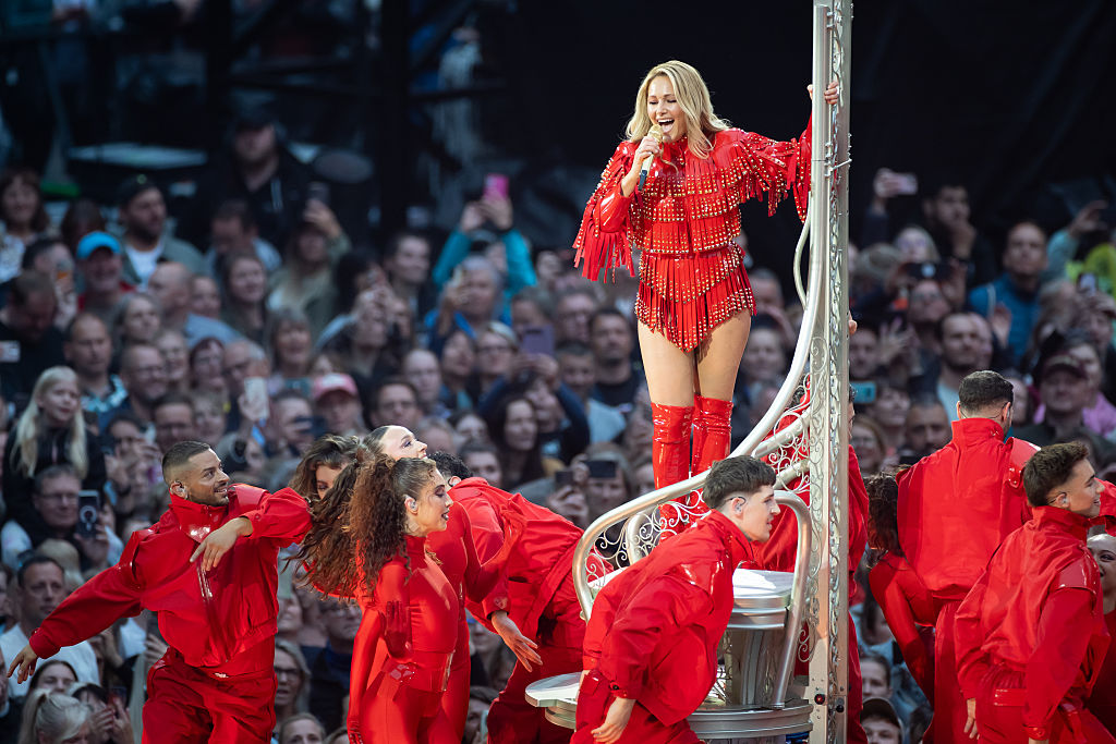 Helene Fischer tritt während der Eröffnungsshow der 360° Stadion Tour im Rudolf-Harbig-Stadion am 10. Juni 2026 in Dresden, Deutschland, auf. | Quelle: Getty Images