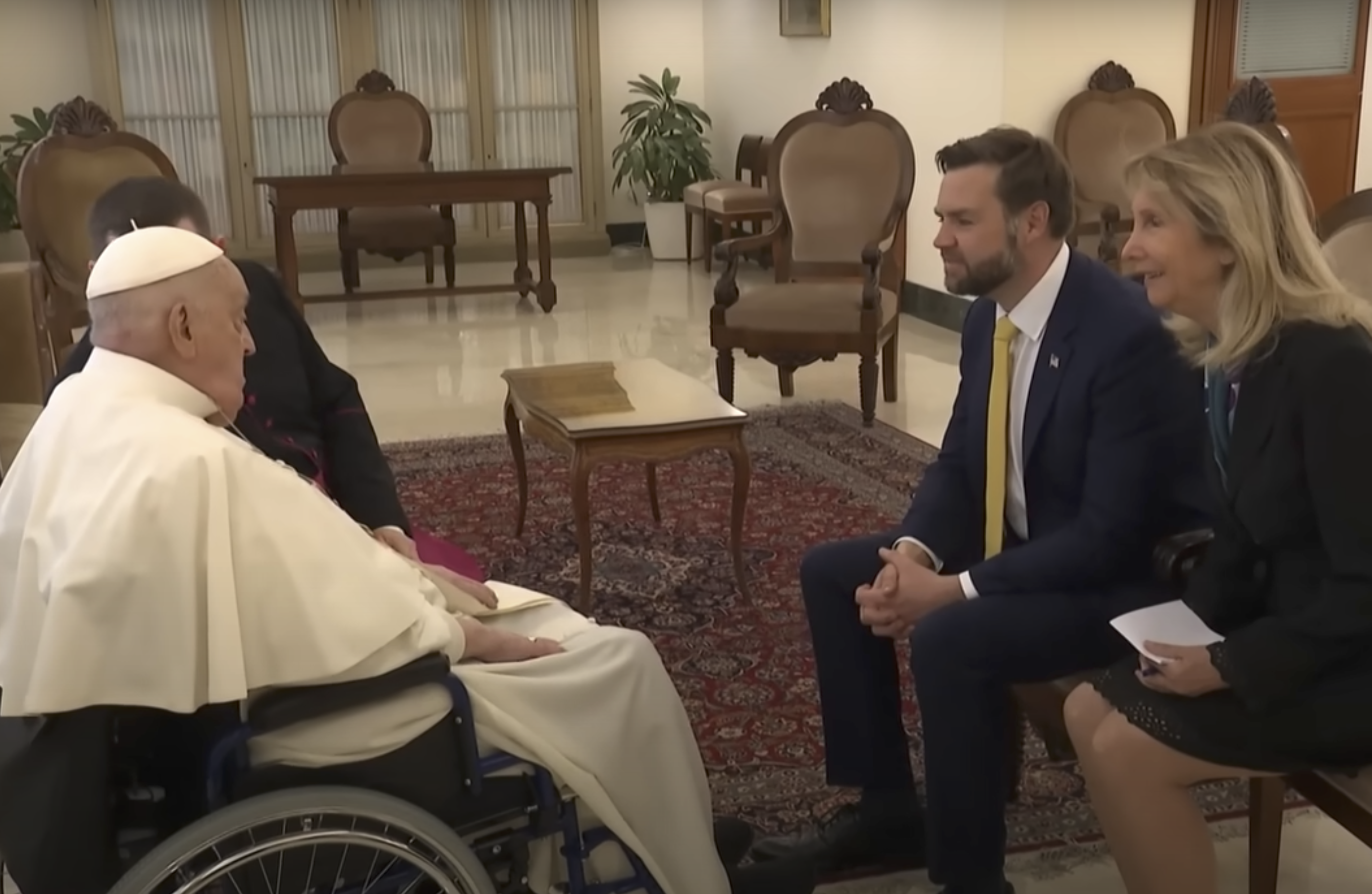 Ein Screenshot von Papst Franziskus und JD Vance während ihres Osteraustauschs aus einem Video vom 20. April 2025. | Quelle: YouTube/AFP Nachrichtenagentur