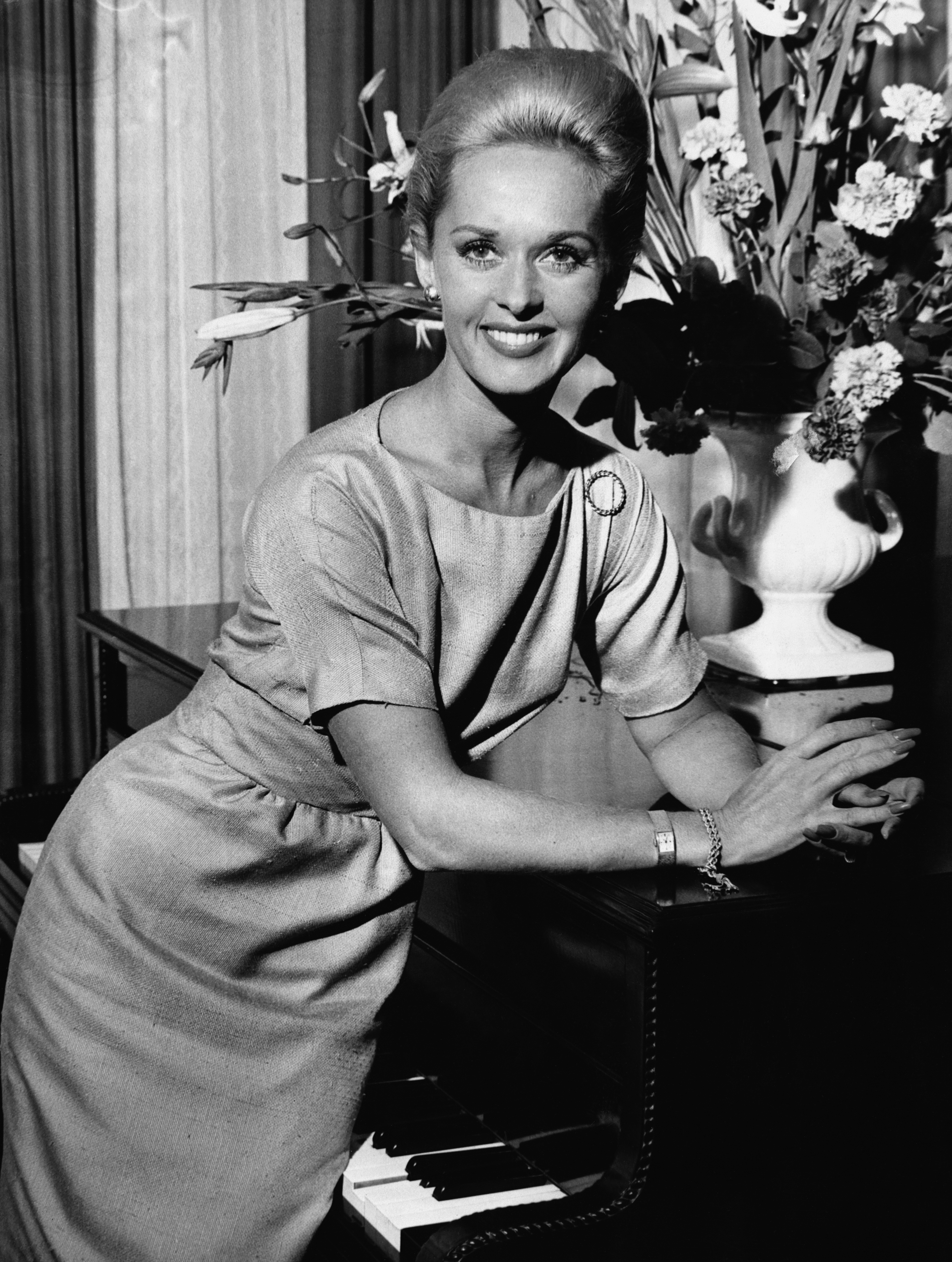 Tippi Hedren im Claridge's Hotel im Jahr 1963. | Quelle: Getty Images