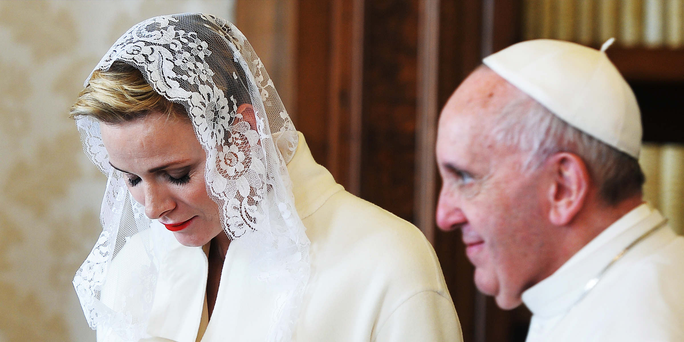 Fürstin Charlene von Monaco mit Papst Franziskus, 2016 | Quelle: Getty Images