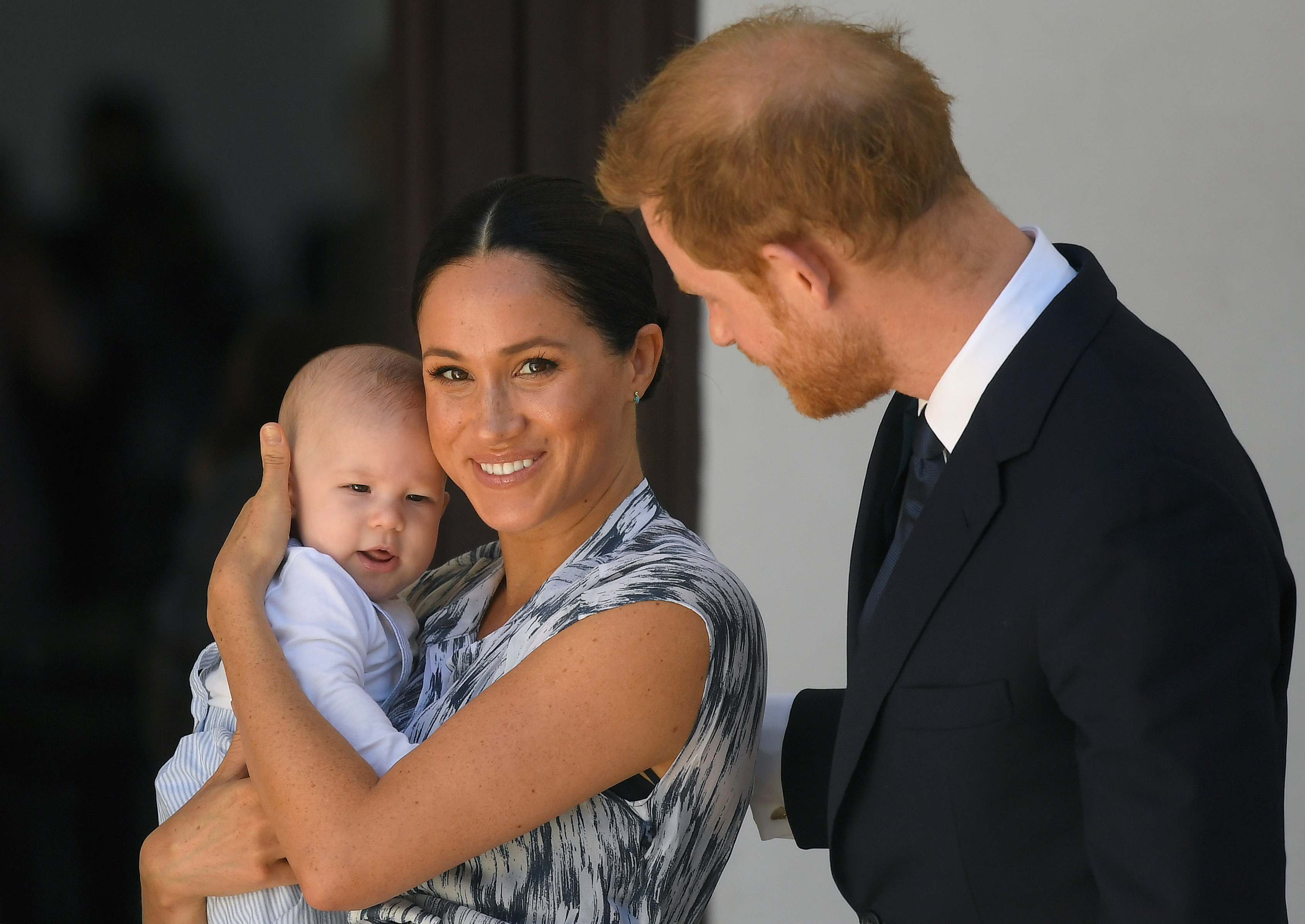 Prinz Archie, Meghan Markle und Prinz Harry während ihrer royalen Tour durch Südafrika in Kapstadt, Südafrika am 25. September 2019 | Quelle: Getty Images