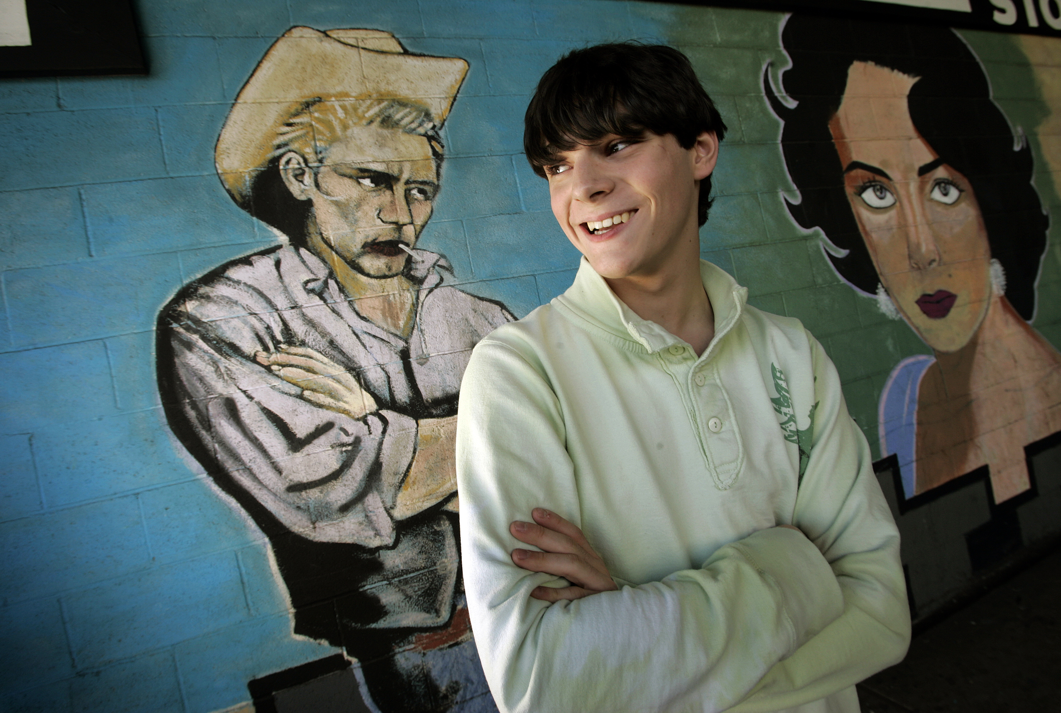 RJ Mitte posiert am 15. Februar 2008 in Hollywood, Kalifornien, für ein Porträt – damals war er 15 Jahre alt. Genau wie seine Figur Walter White Jr. in „Breaking Bad“ hatte Mitte eine Zerebralparese, eine Erkrankung, über die er später offen sprach, um ein besseres Verständnis von Behinderungen zu fördern. | Source: Getty Images