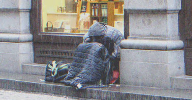 Tim Müller war obdachlos und bettelte in der Nähe des Supermarkts | Quelle: Shutterstock