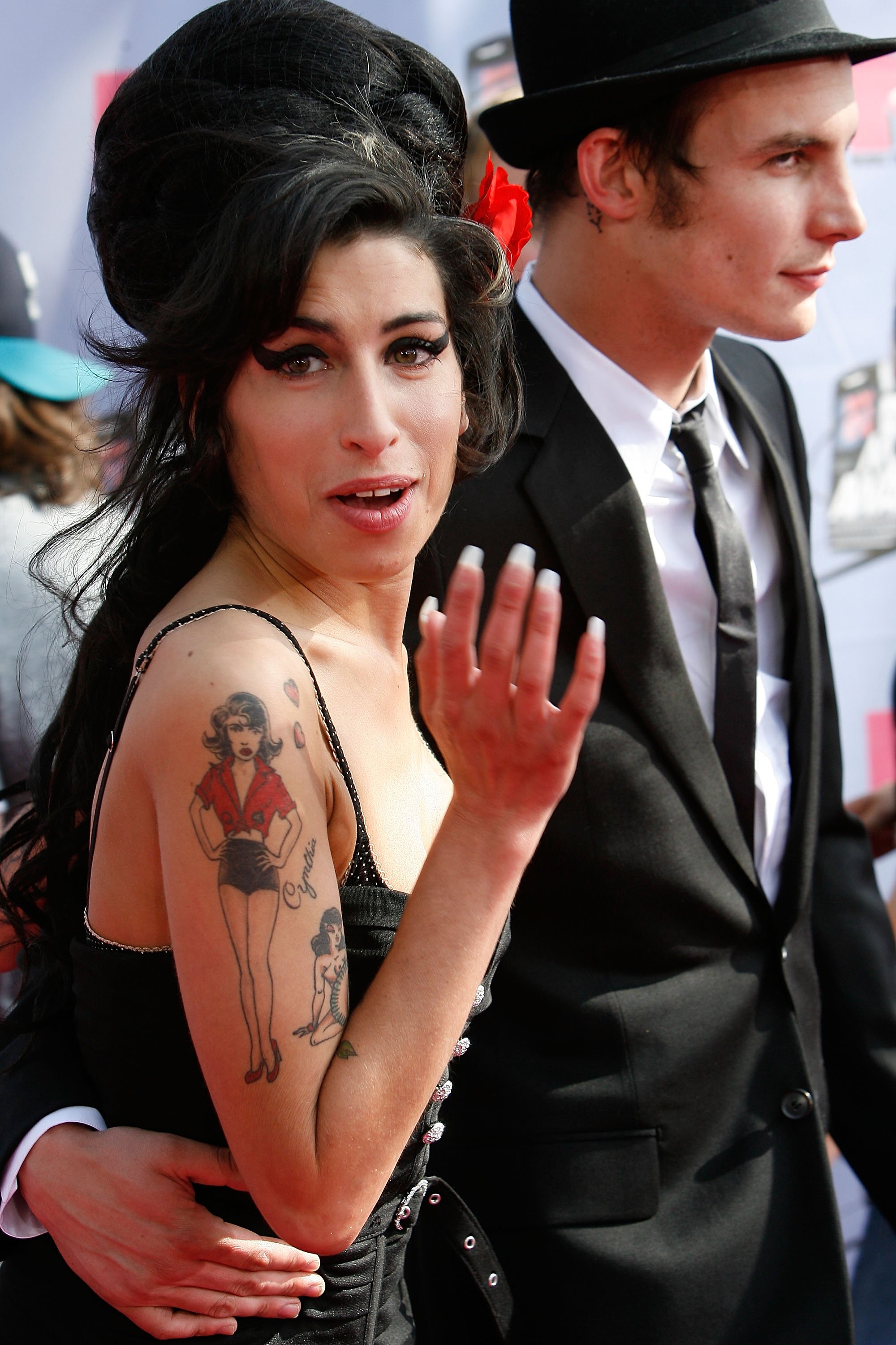 Amy Winehouse und Blake Fielder-Civil kommen am 3. Juni 2007 zu den MTV Movie Awards 2007 im Gibson Amphitheatre in Universal City, Kalifornien | Quelle: Getty Images