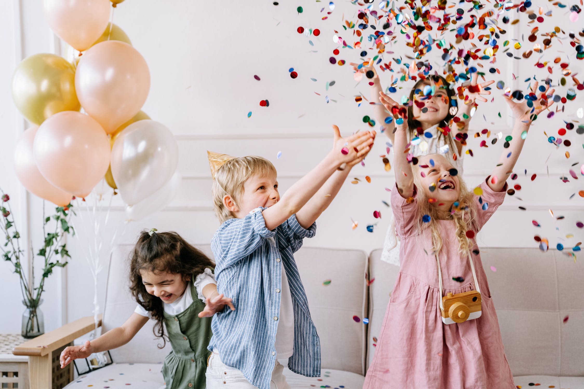 Kinder auf einer Geburtstagsfeier |  Quelle: Pexels