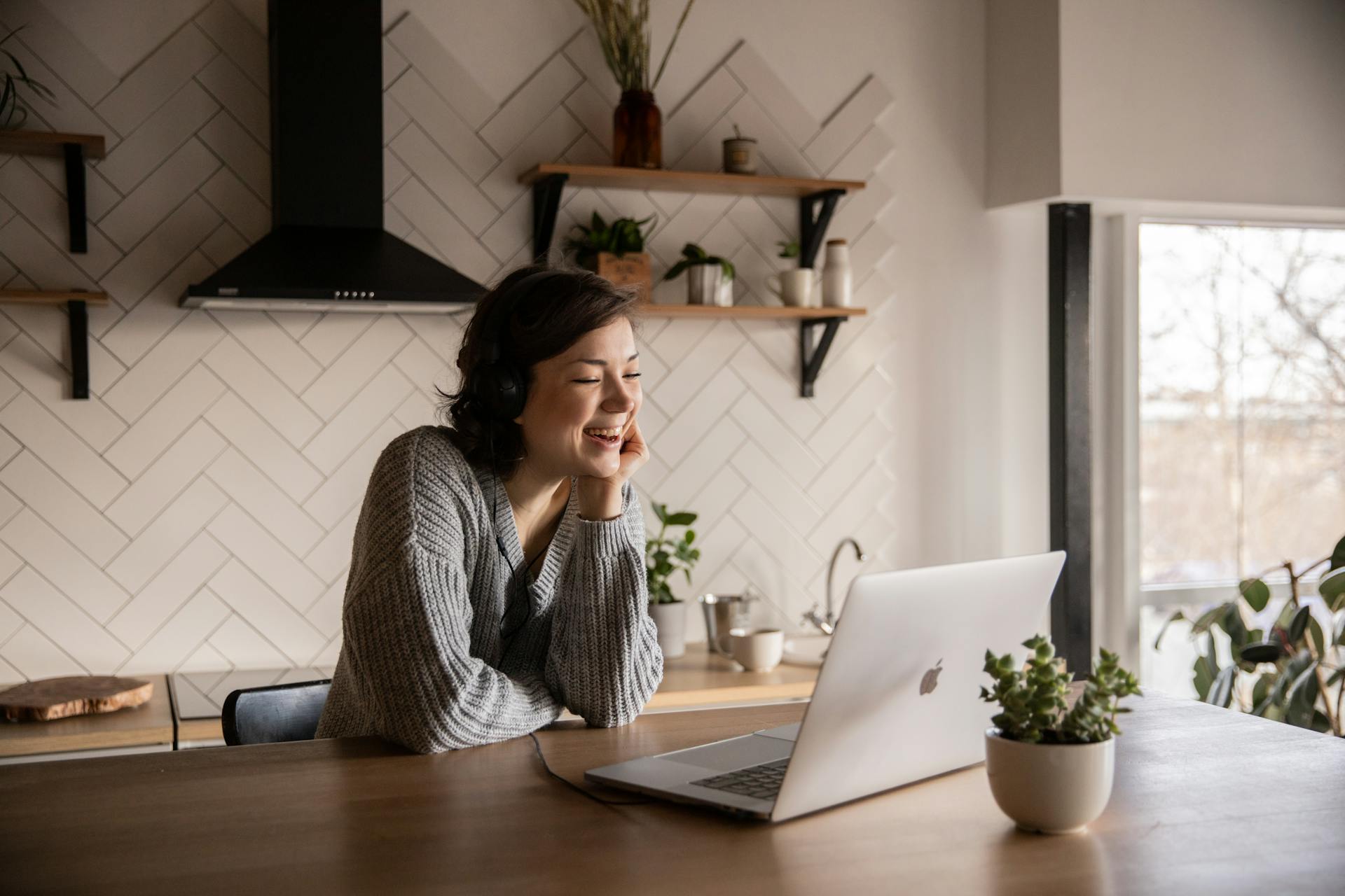 Eine Frau bei einem Videoanruf | Quelle: Pexels