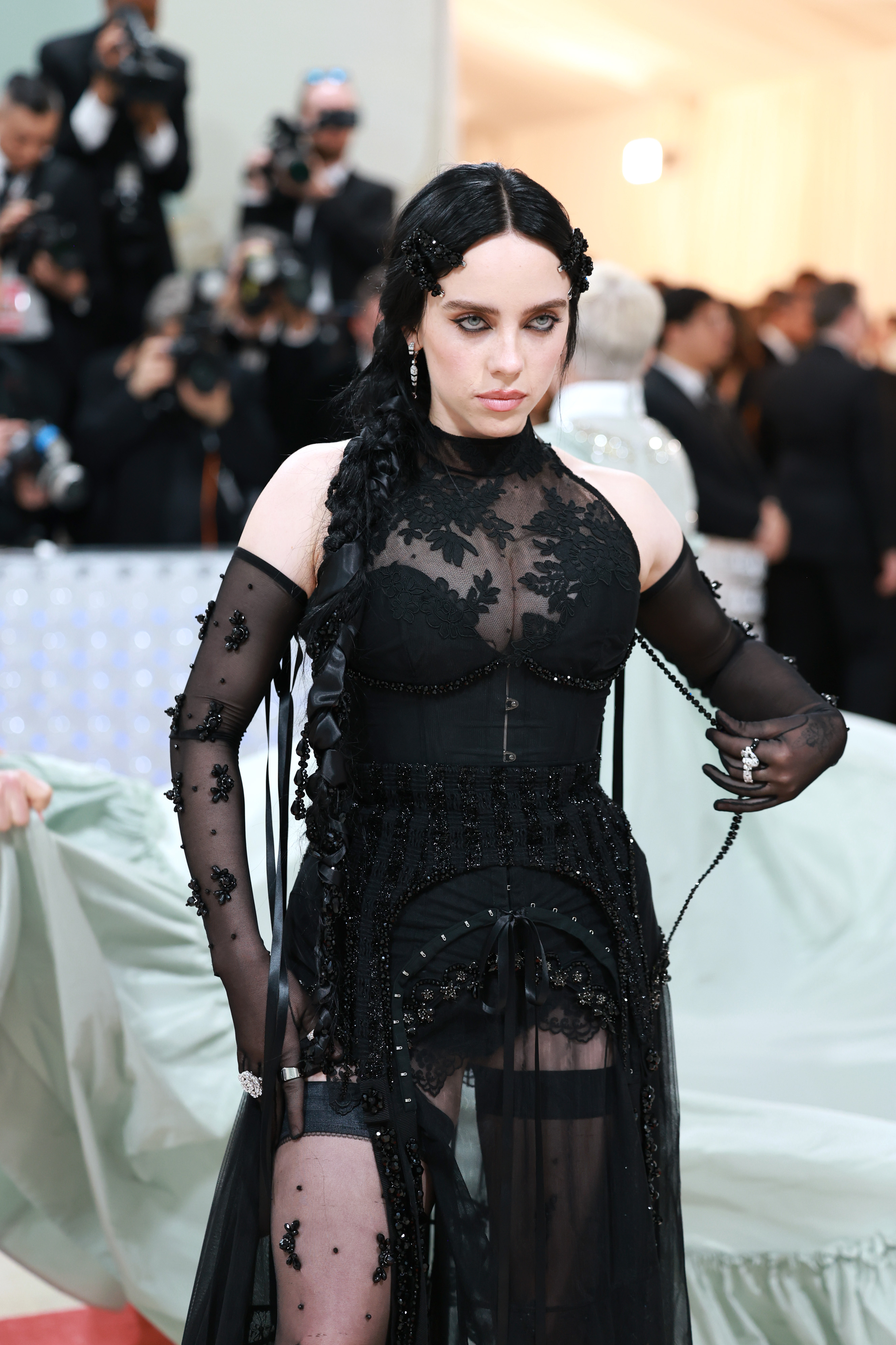 Billie Eilish besucht die Met Gala zur Feier von "Karl Lagerfeld: A Line Of Beauty" im Metropolitan Museum of Art in New York City, am 1. Mai 2023. | Quelle: Getty Images