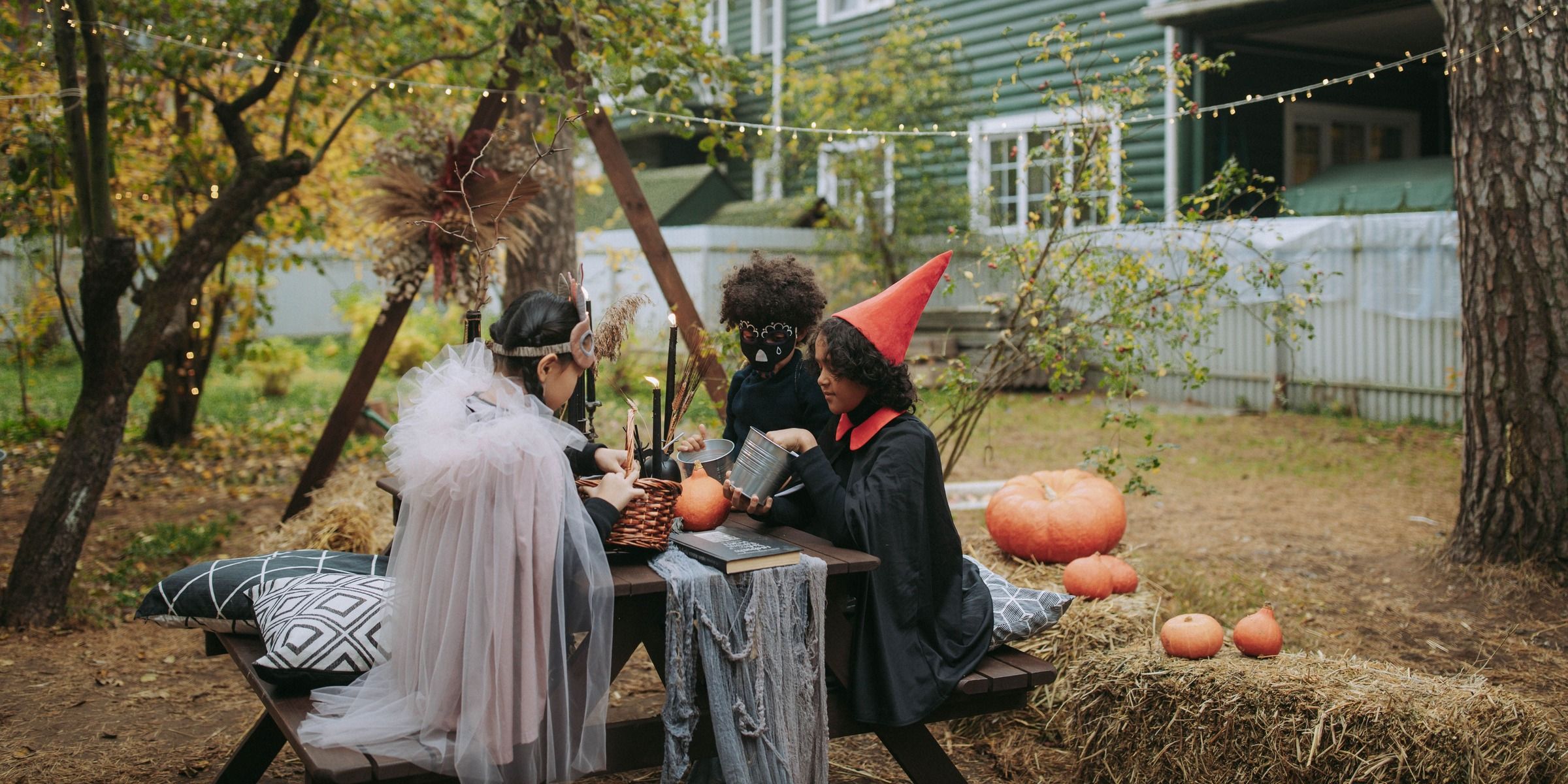 Eine Gruppe von Kindern in Halloween-Kostümen | Quelle: Pexels