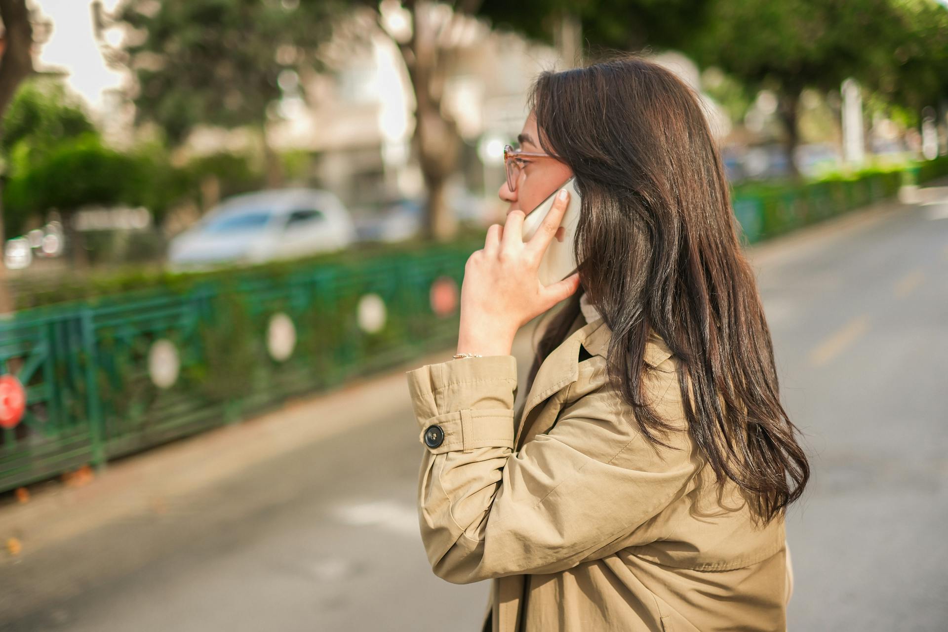 Eine Frau, die telefoniert | Quelle: Pexels