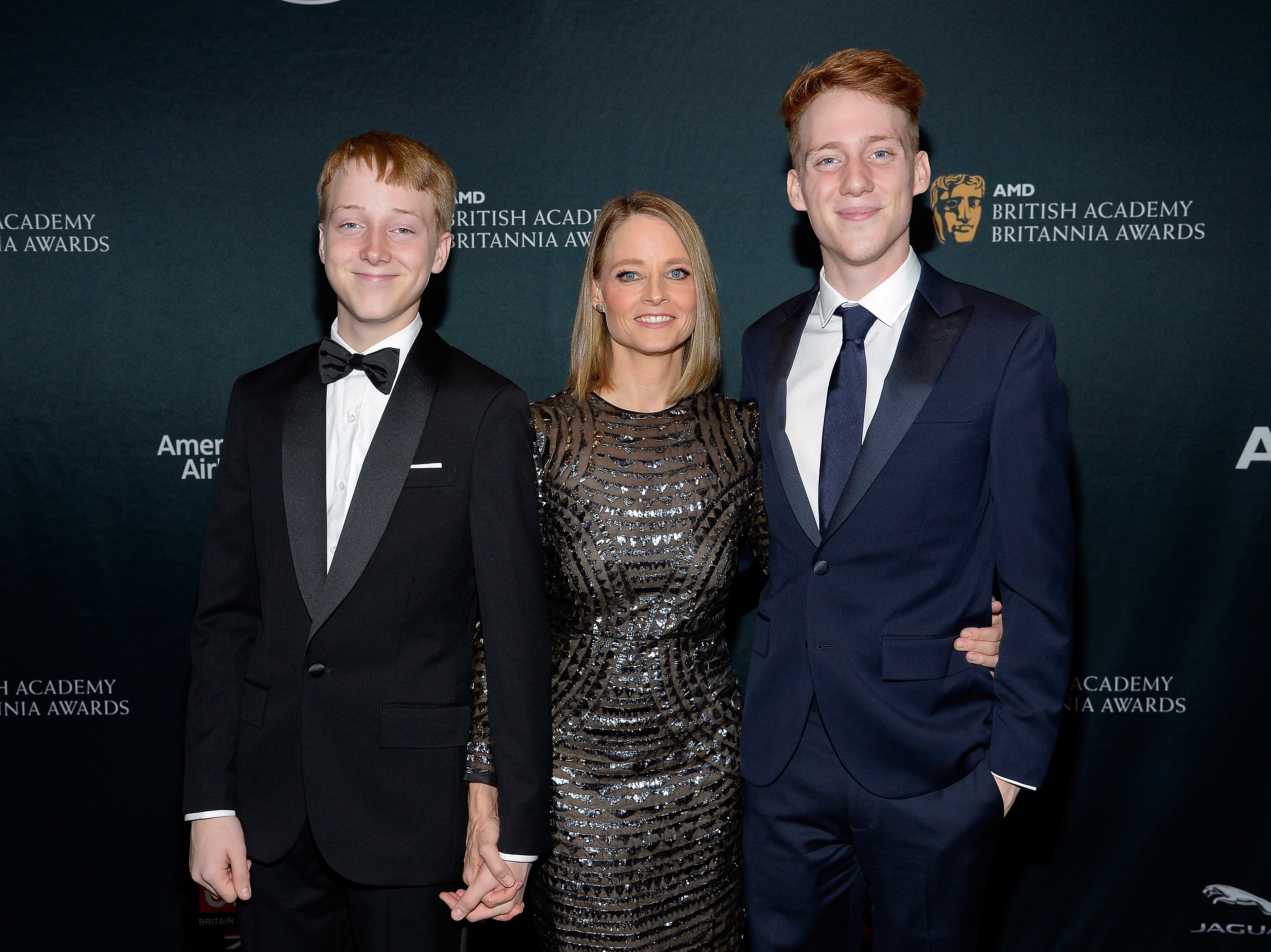 Kit Bernard Foster, Preisträgerin Jodie Foster und Charles Bernard Foster bei den AMD British Academy Britannia Awards 2016 am 28. Oktober 2016 in Beverly Hills, Kalifornien | Quelle: Getty Images