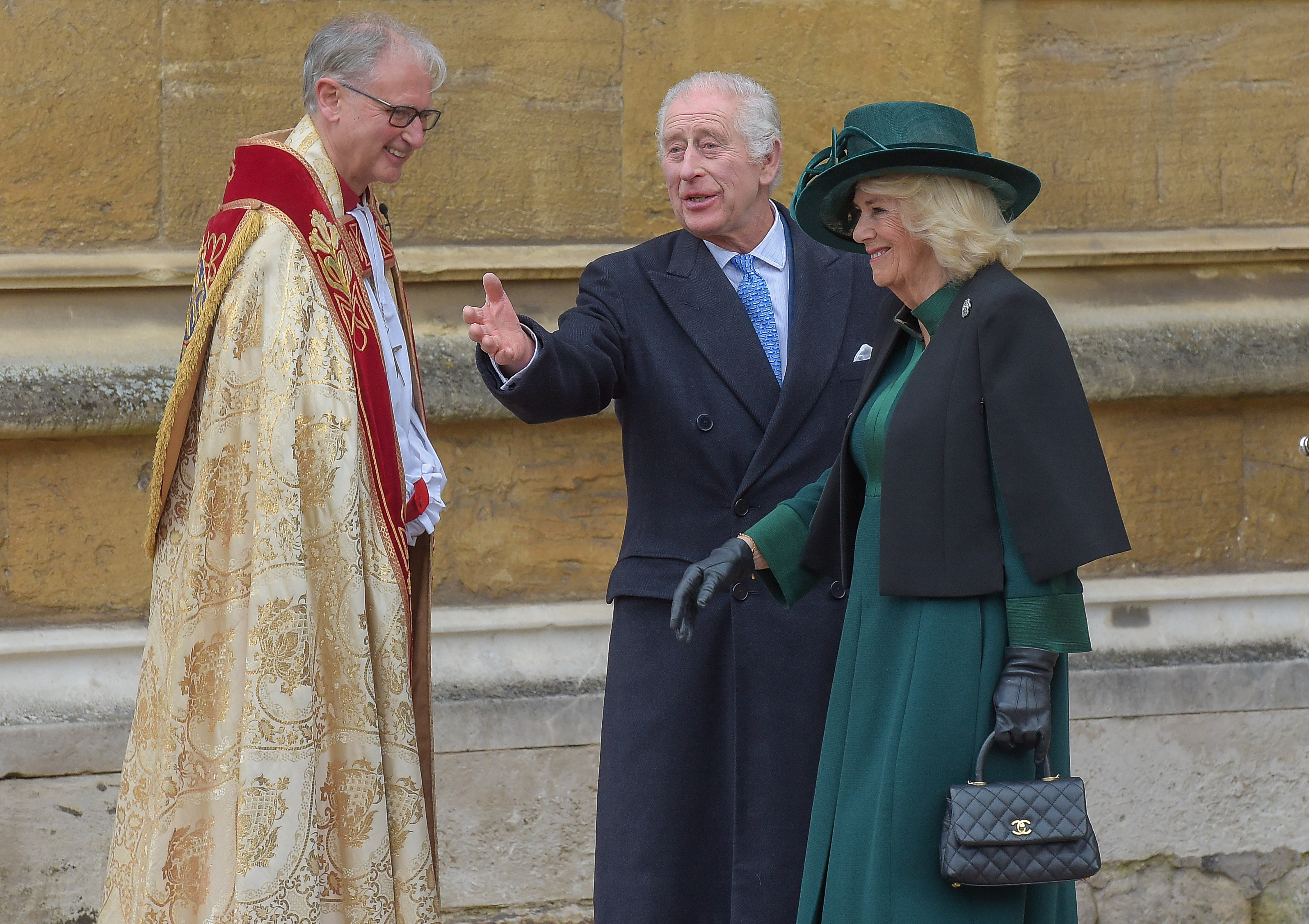 Königin Camilla und König Charles III. beim Mattins-Gottesdienst am Ostersonntag in der St. George's Chapel, Windsor Castle am 31. März 2024 in Windsor, England | Quelle: Getty Images