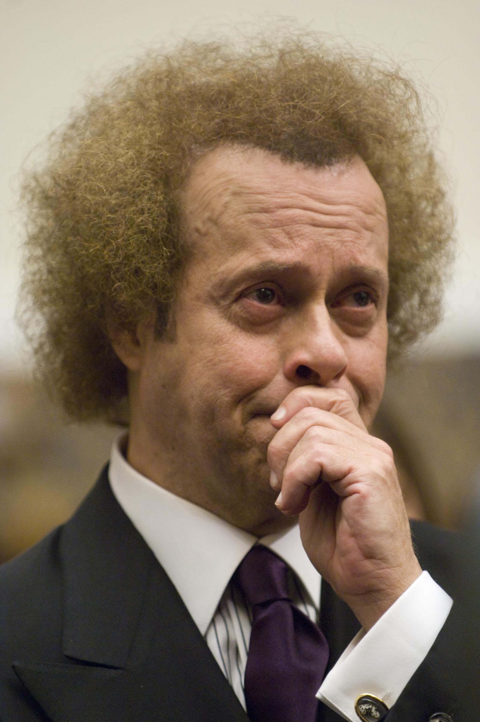 Richard Simmons weint während der Anhörung zum Thema "Improving Physical Education and Reducing Childhood Obesity" am 24. Juli 2008 | Quelle: Getty Images