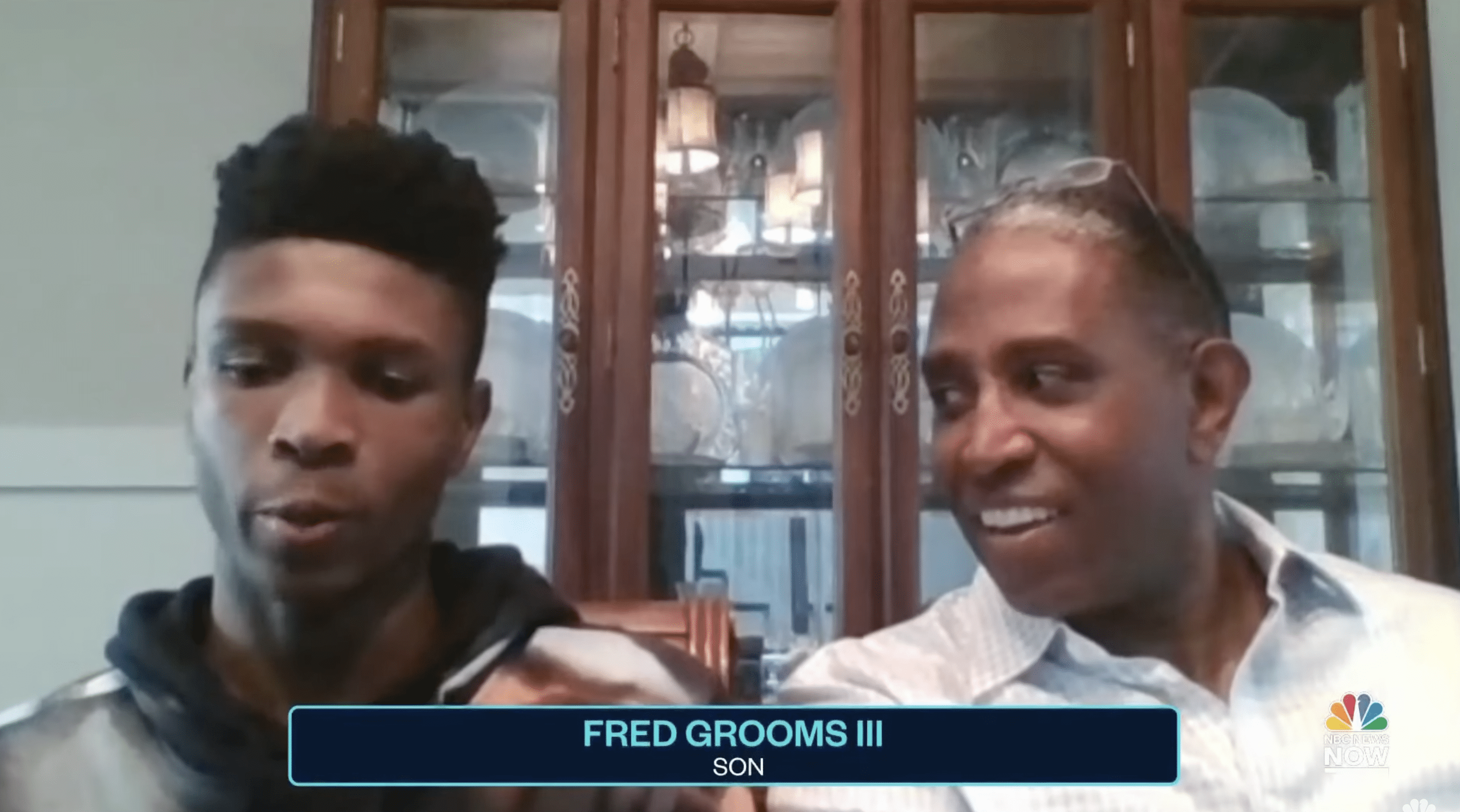 Fred Grooms III mit seinem Vater, Major Grooms Jr. | Quelle: YouTube.com/NBC News