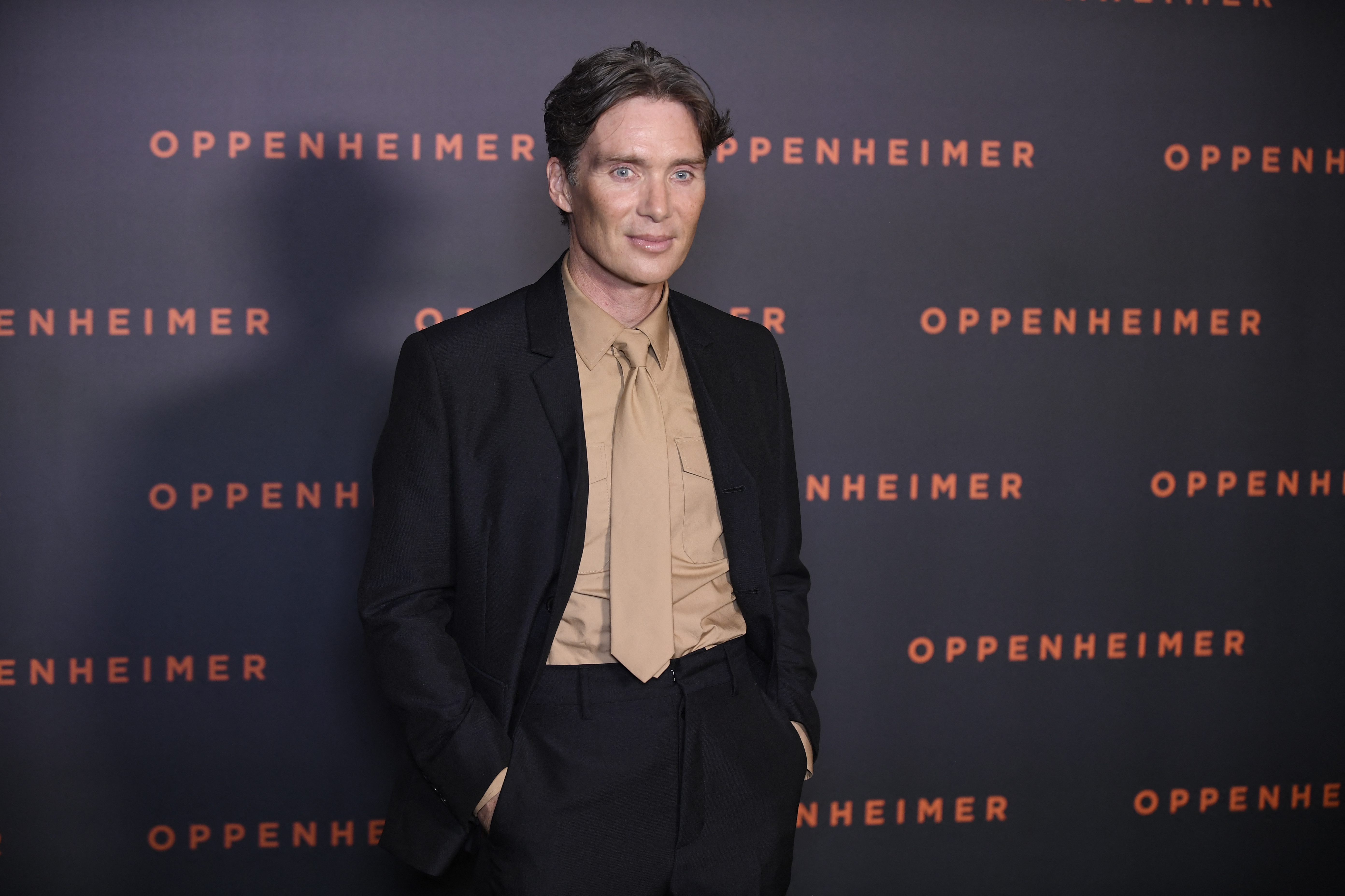Cillian Murphy posiert bei seiner Ankunft zur Premiere des Films "Oppenheimer" im Grand Rex Kino in Paris am 11. Juli 2023. | Quelle: Getty Images