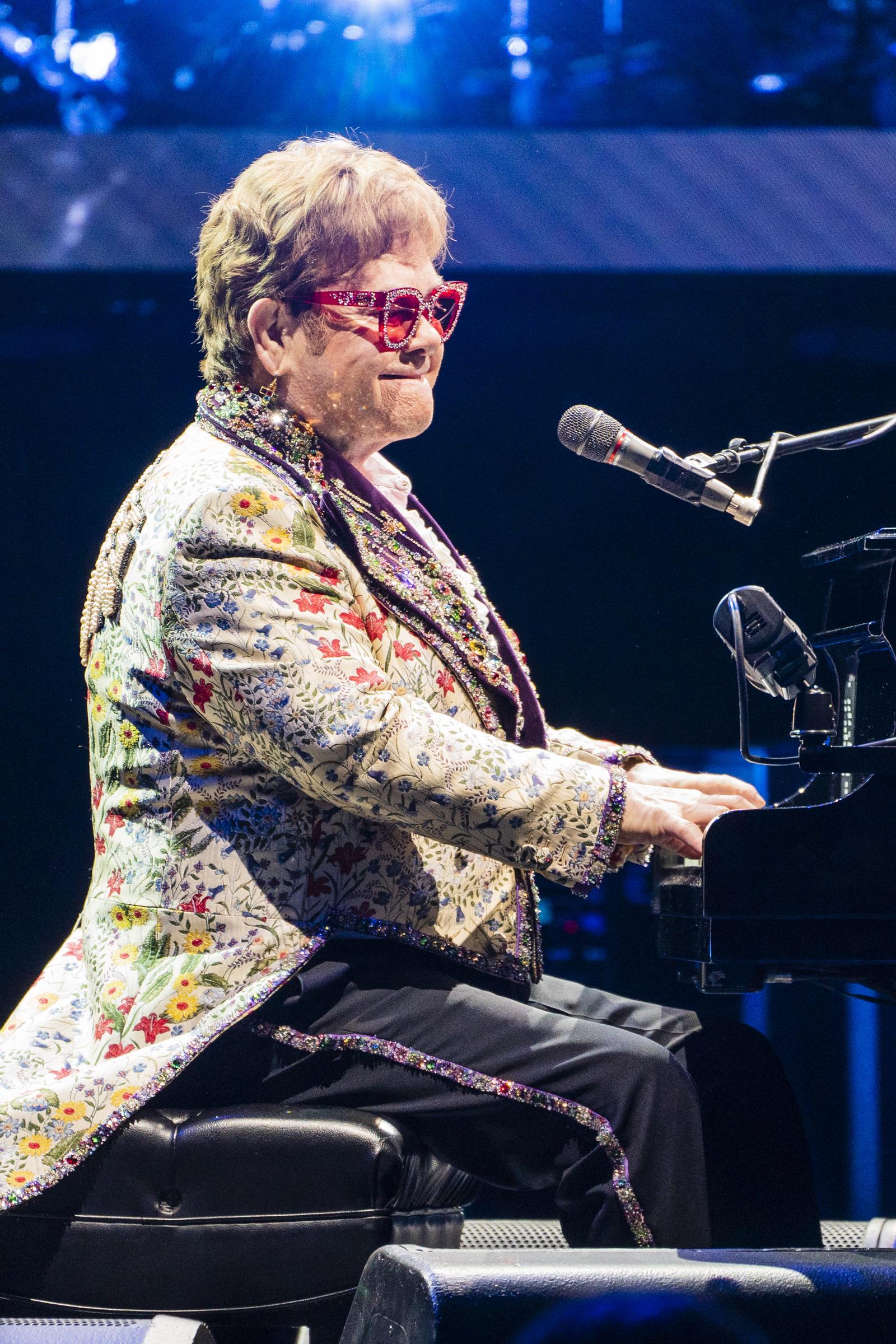 Elton John tritt während der Farewell Yellow Brick Road Tour im Smoothie King Center in New Orleans, Louisiana, am 19. Januar 2022 auf | Quelle: Getty Images