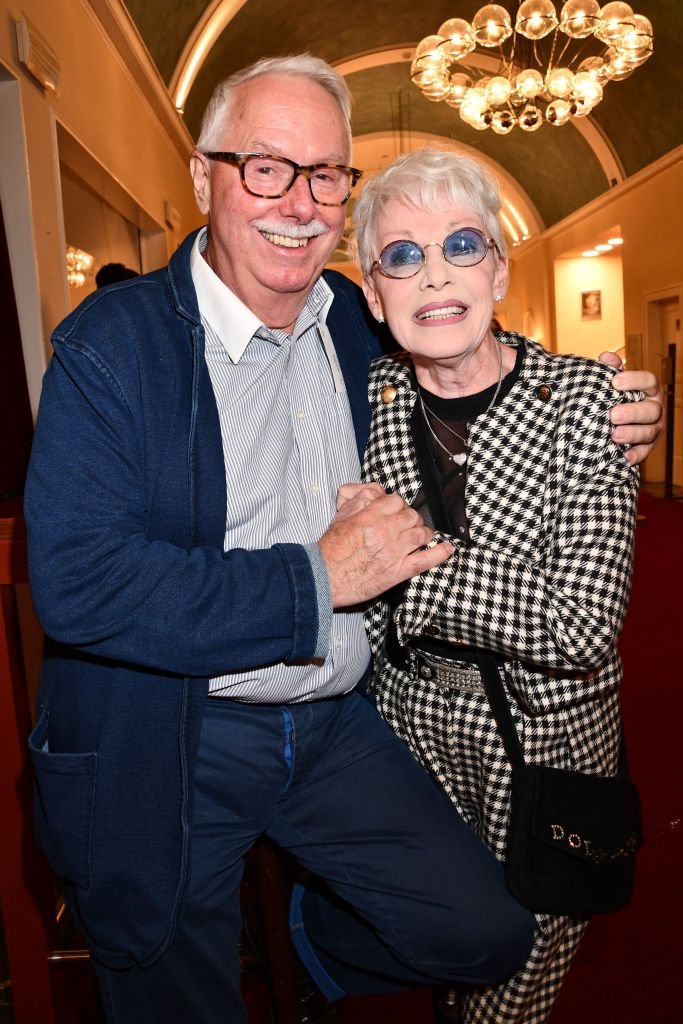 BERLIN, GERMANY - SEPTEMBER 05: Klaus Krahn, Anita Kupsch during the premiere of the play Gottes Lebenslauf and also the 85th birthday of Dieter Hallervorden at Schlosspark Theater on September 5, 2020 in Berlin, Germany. | Foto von: Tristar Media/Getty Images