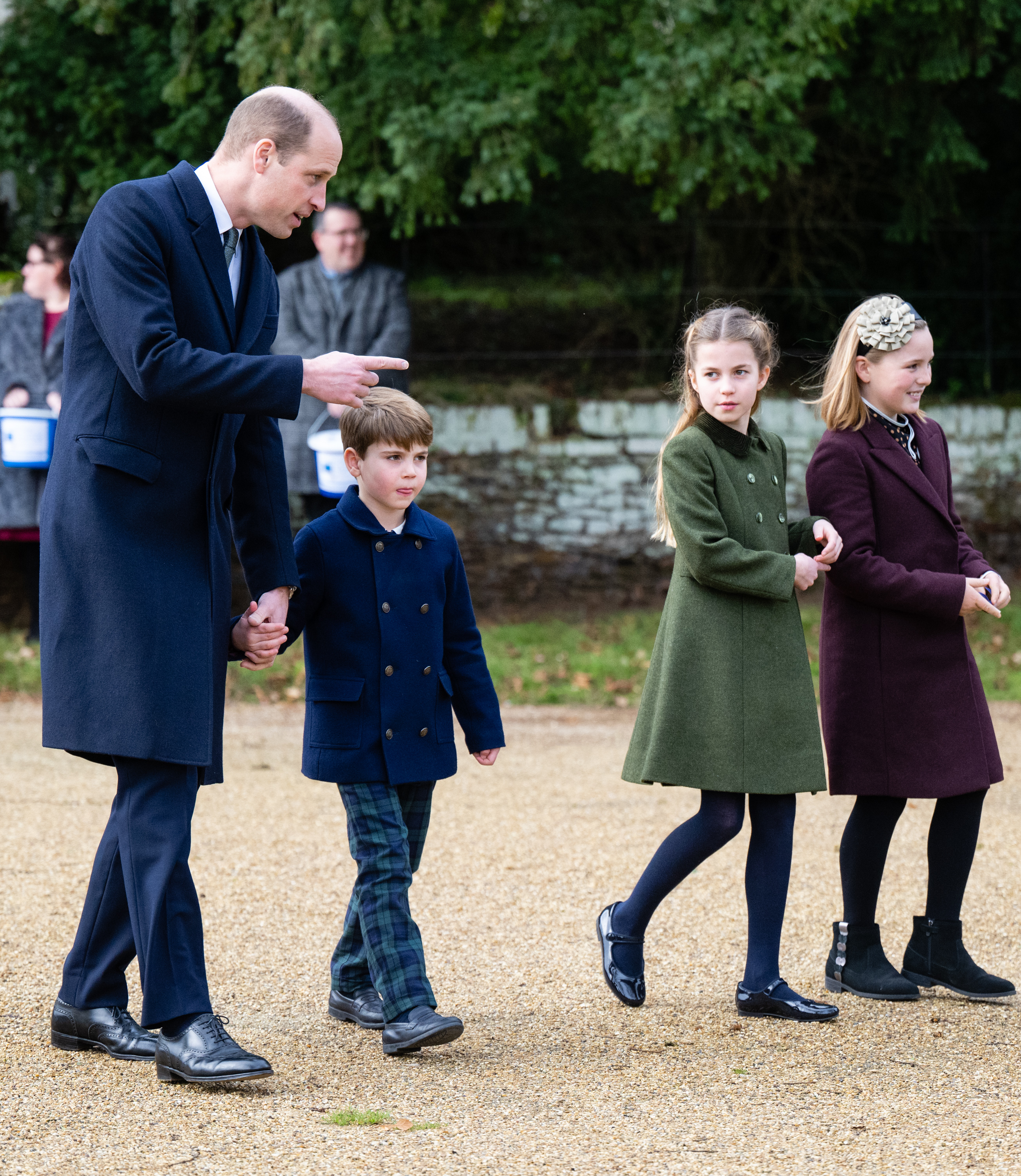 Prinz William, Prinz Louis, Prinzessin Charlotte und Mia Tindall beim Weihnachtsgottesdienst in der Sandringham Church in Sandringham, Norfolk am 25. Dezember 2023 | Quelle: Getty Images