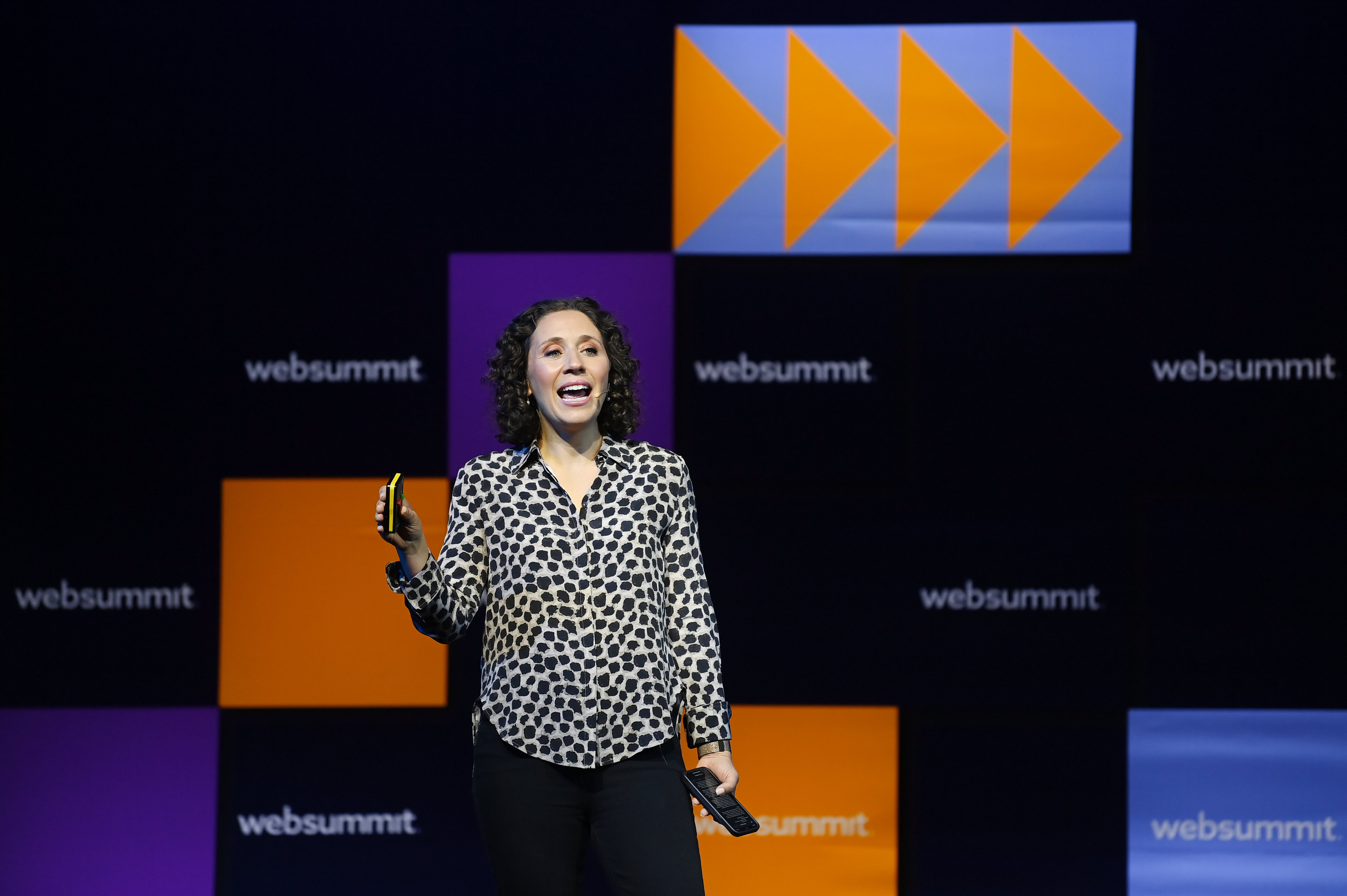 AP Executive Editor Julie Pace spricht während des Web Summit in Lissabon, Portugal am 2. November 2022. | Quelle: Getty Images