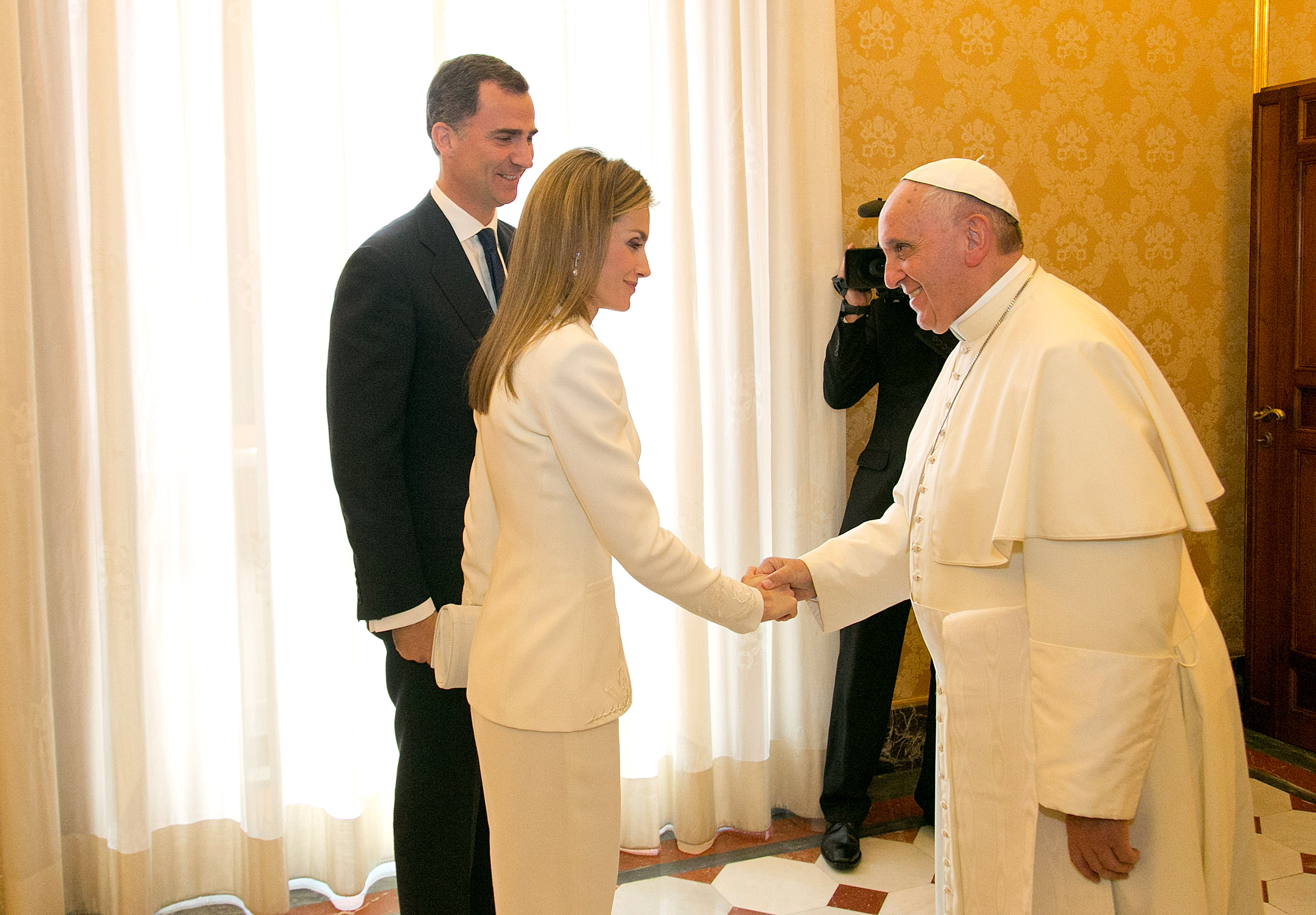 Papst Franziskus trifft König Felipe VI. und Königin Letizia von Spanien im Apostolischen Palast am 30. Juni 2014 in Vatikanstadt, Vatikan | Quelle: Getty Images