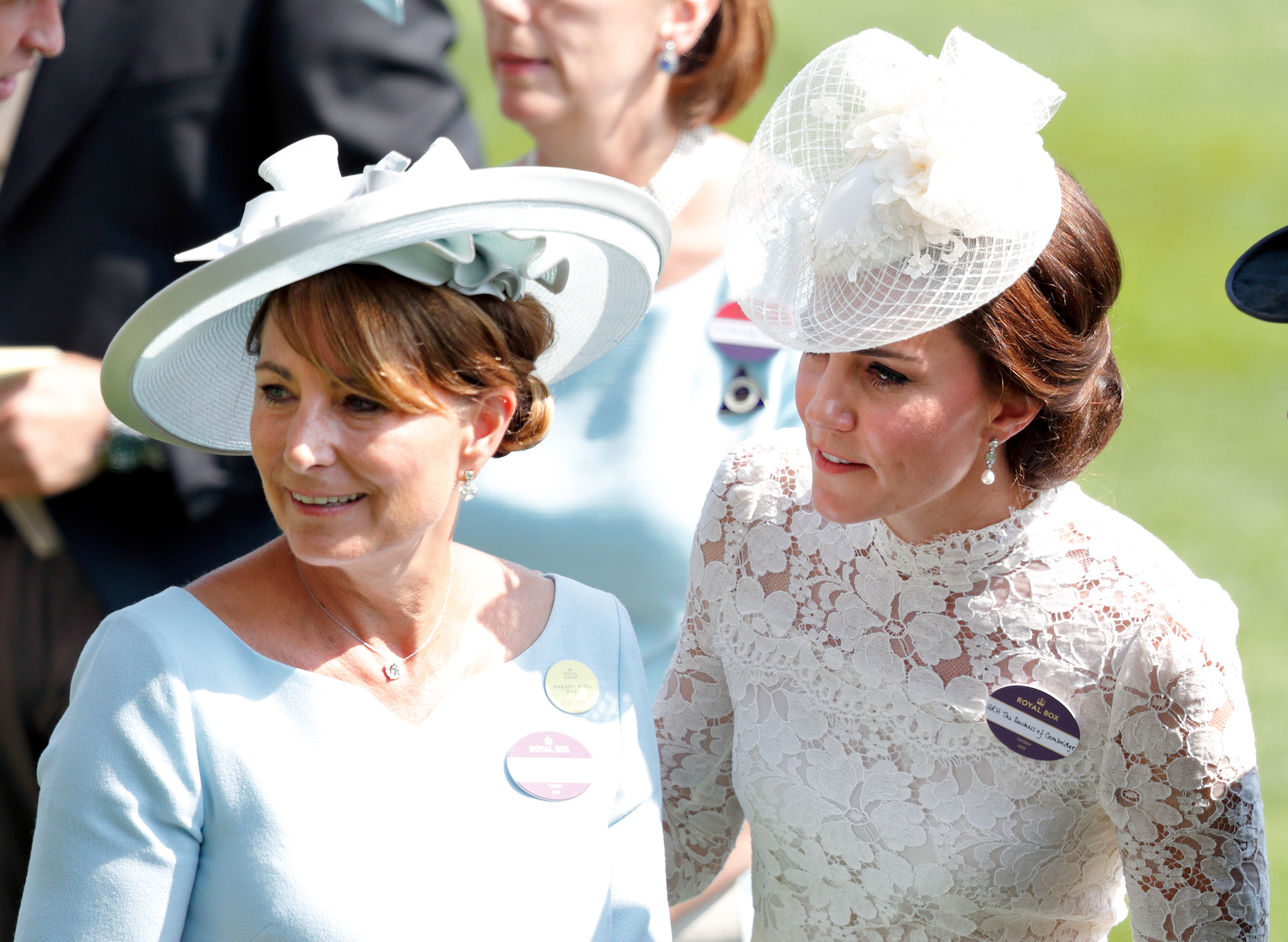 Carole Middleton und Prinzessin Catherine beim Royal Ascot in Ascot, England am 20. Juni 2017 | Quelle: Getty Images