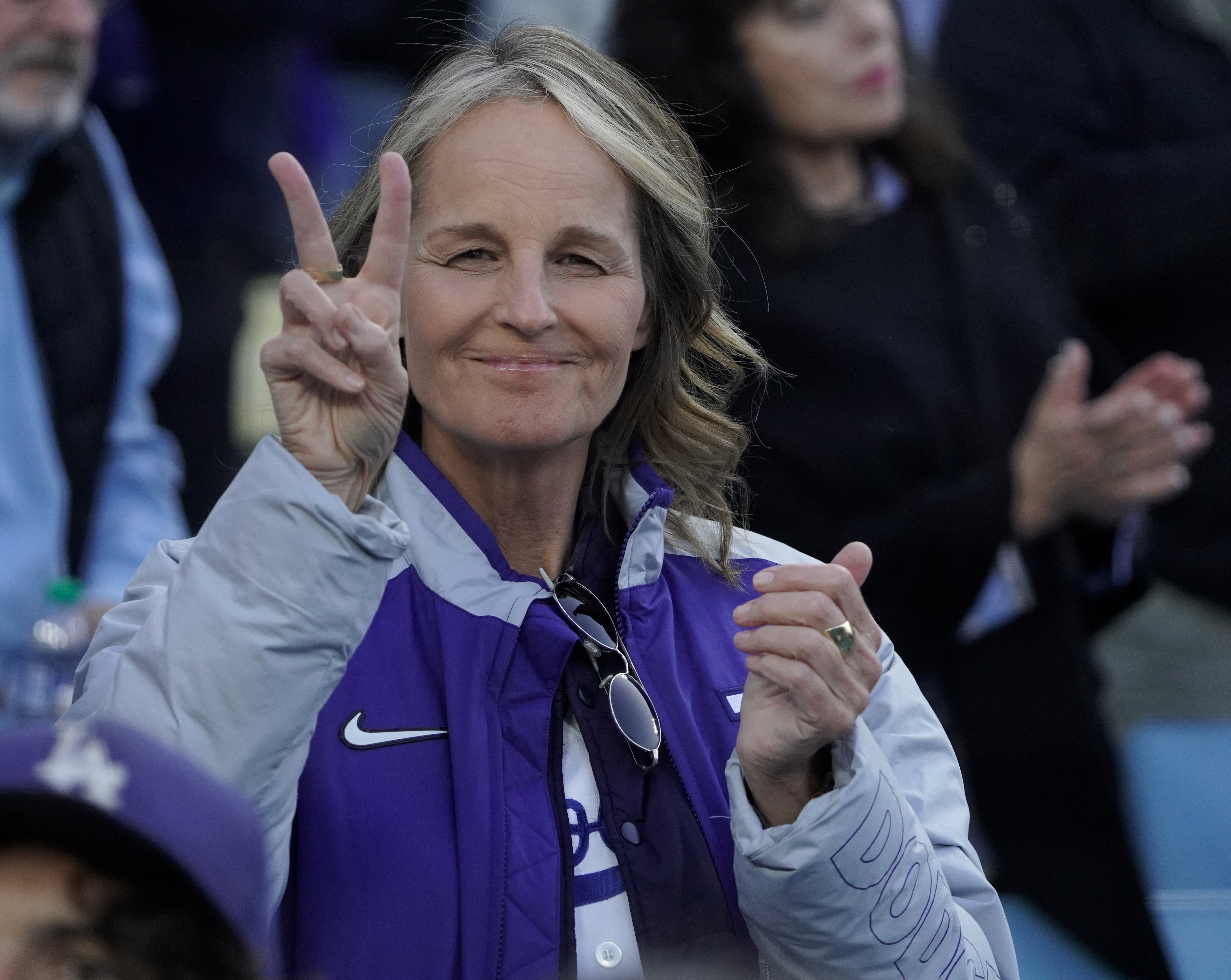 Helen Hunt bei einem MLB-Spiel im Dodger Stadium am 20. Mai 2024 in Los Angeles, Kalifornien. | Quelle: Getty Images