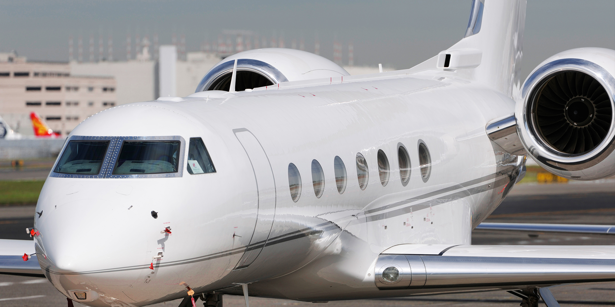 Ein geparktes Flugzeug | Quelle: Getty Images