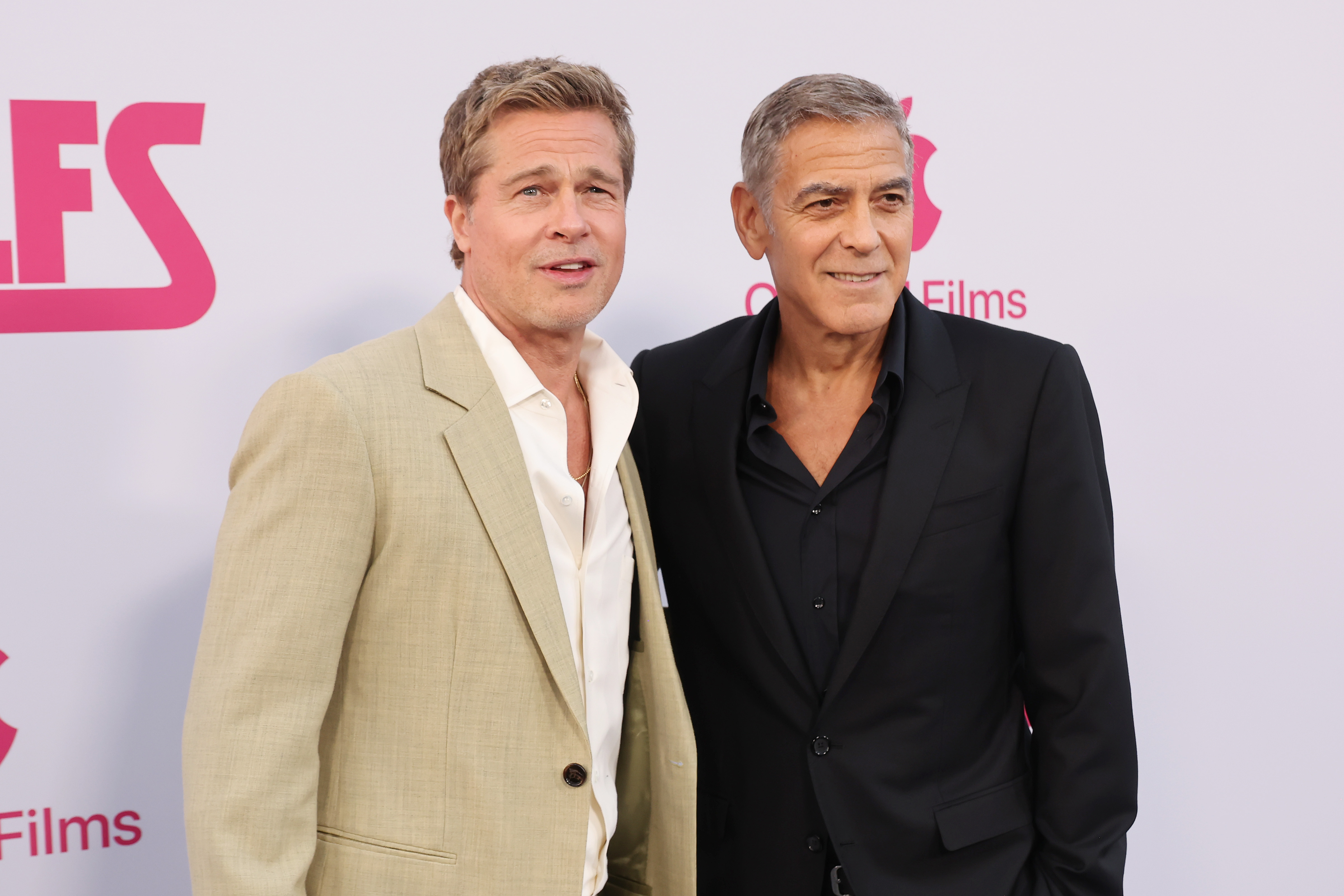 Brad Pitt und George Clooney besuchen die Premiere des Apple Original Films "Wolfs" im TCL Chinese Theatre am 18. September 2024 in Hollywood, Kalifornien | Quelle: Getty Images