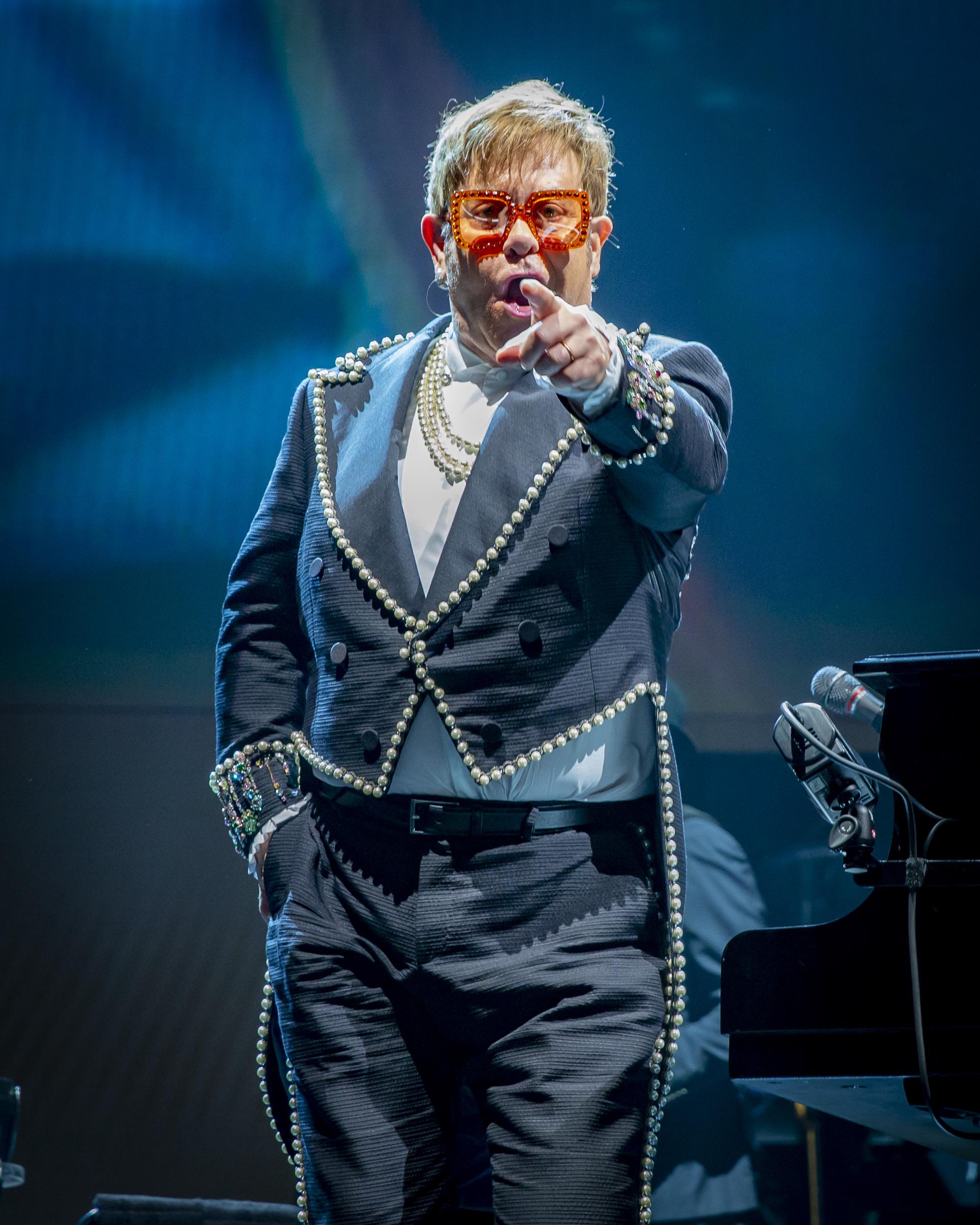 Elton John steht während seiner "Farewell Yellow Brick Road"-Tour auf der Bühne des Canadian Tire Centre in Ottawa, Kanada, am 28. September 2018 | Quelle: Getty Images