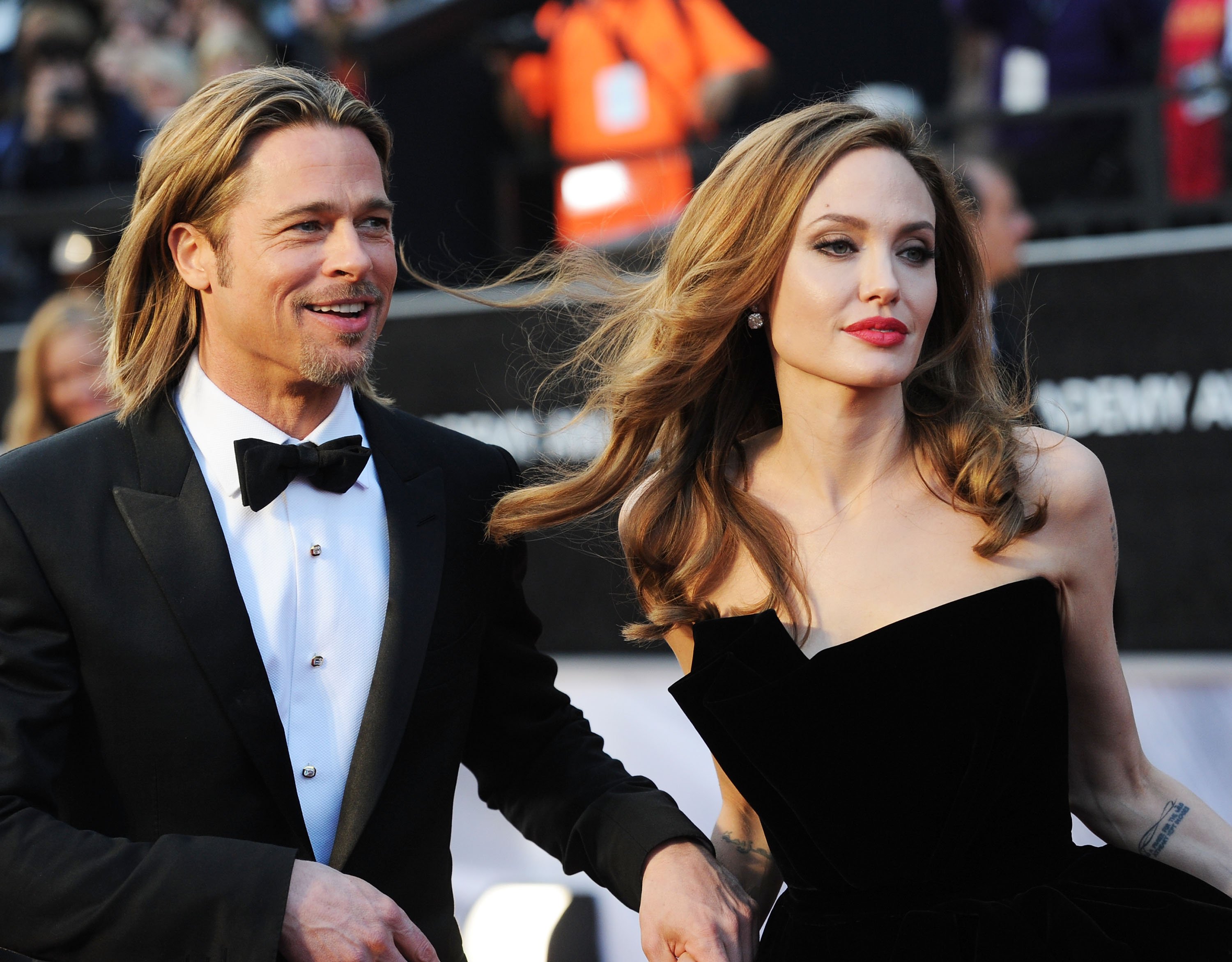 Brad Pitt und Angelina Jolie während der 84th Annual Academy Awards im Hollywood & Highland Center am 26. Februar 2012 in Hollywood, Kalifornien | Quelle: Getty Images