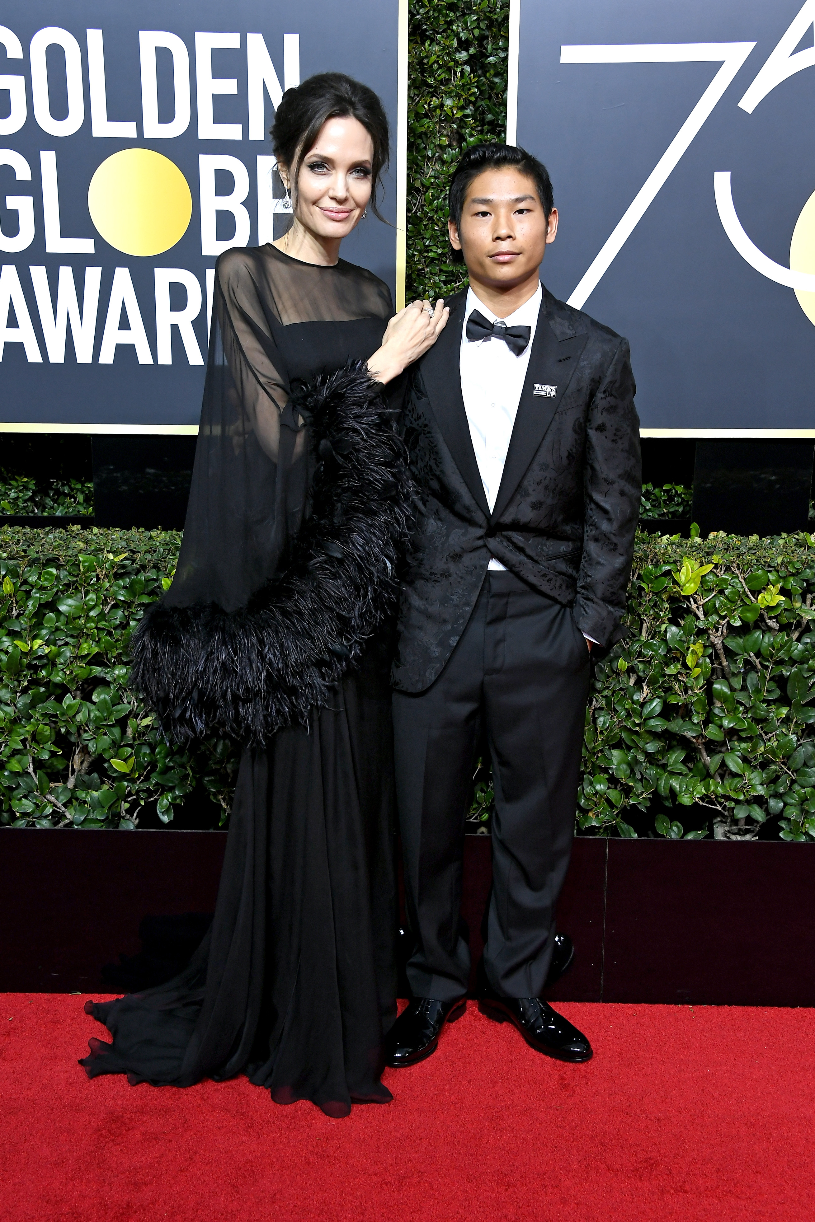 Angelina Jolie und Pax Jolie-Pitt bei den 75th Annual Golden Globe Awards am 7. Januar 2018. | Quelle: Getty Images