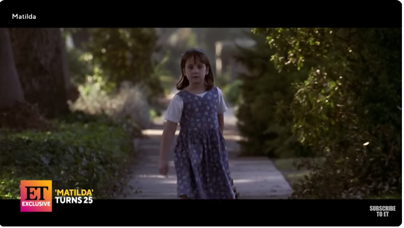 Mara Wilson bei "Matilda" aus einem YouTube-Video vom 8. August 2021 | Quelle: Youtube/@EntertainmentTonight