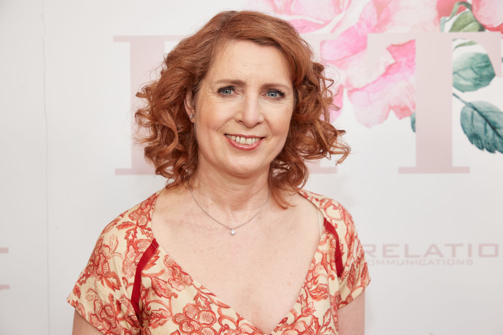 03 April 2022, Hamburg: Monica Lierhaus, Moderatorin, kommt zum Alstertal-Einkaufszentrum anlässlich der Benefizveranstaltung für den Verein Lebensherbst der Schauspielerin M. Ahrens. Die Hälfte des Erlöses geht an den Verein, der sich bundesweit um einsame und bedürftige Senioren kümmert, die andere Hälfte an die humanitäre Hilfe für die Ukraine. | Quelle: Getty Images