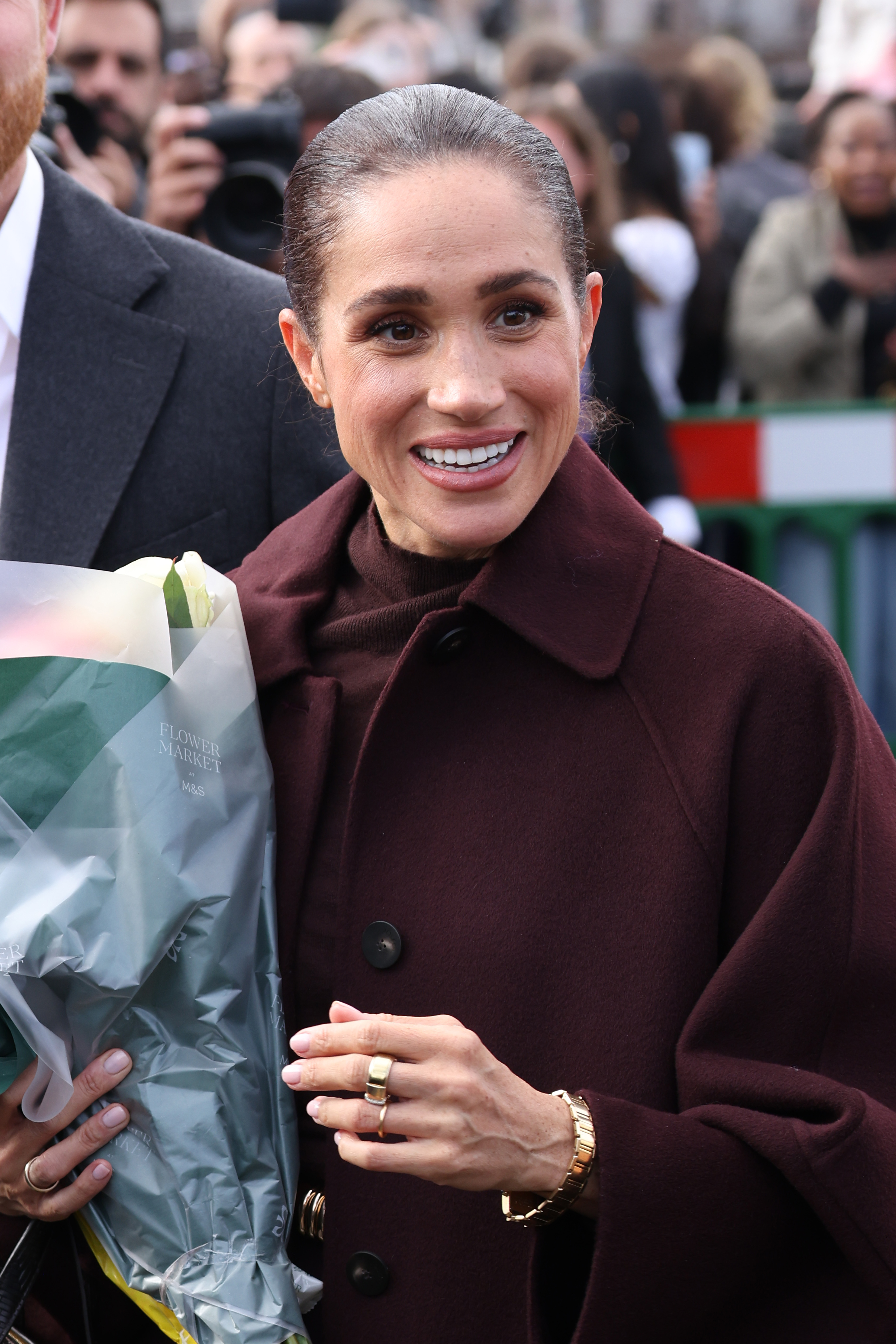 Meghan, Herzogin von Sussex, und Prinz Harry, Herzog von Sussex, verlassen das Community Recording Studio (CRS) während ihres Besuchs in Nottingham am 15. Oktober 2026. | Quelle: Getty Images