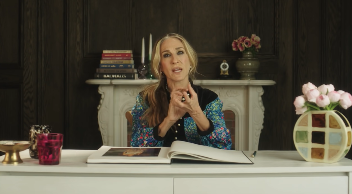 Sarah Jessica Parker in einem Vogue-Video vom April 2022. | Quelle: YouTube/Vogue