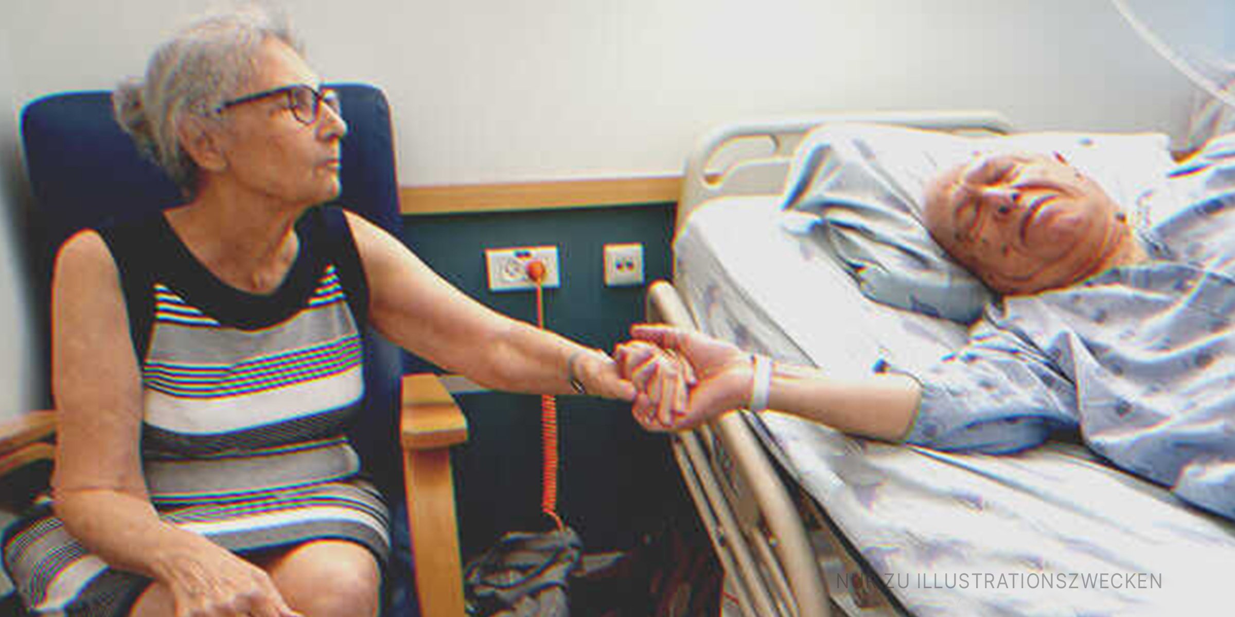 Ehefrau hält die Hand ihres kranken Mannes. | Quelle: Shutterstock