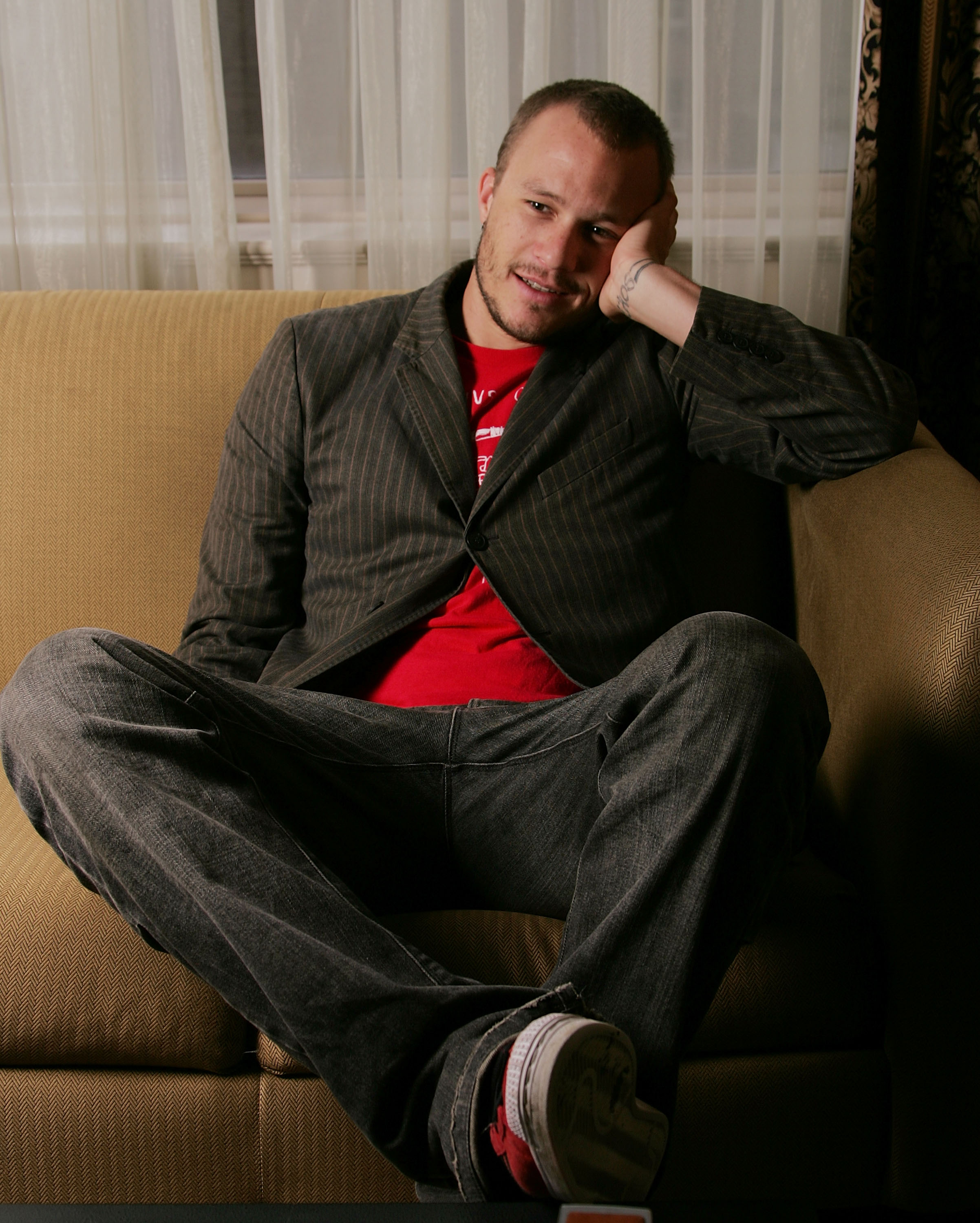 Heath Ledger posiert für ein Porträt während der Werbung für den Film "Brokeback Mountain" in Toronto, Kanada am 10. September 2005 | Quelle: Getty Images