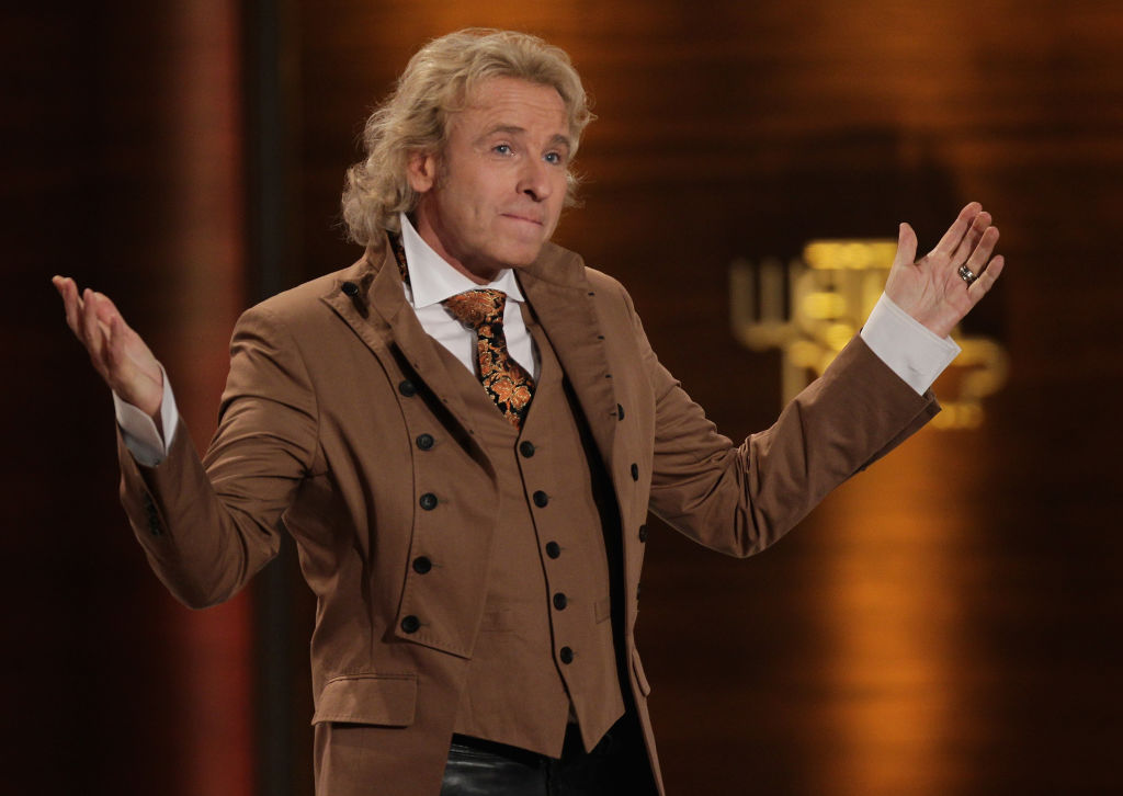 Fernsehmoderator Thomas Gottschalk wirkt niedergeschlagen während der 192. Folge von „Wetten, dass …?“ in der Messe Düsseldorf am 4. Dezember 2010 in Düsseldorf. | Quelle: Getty Images