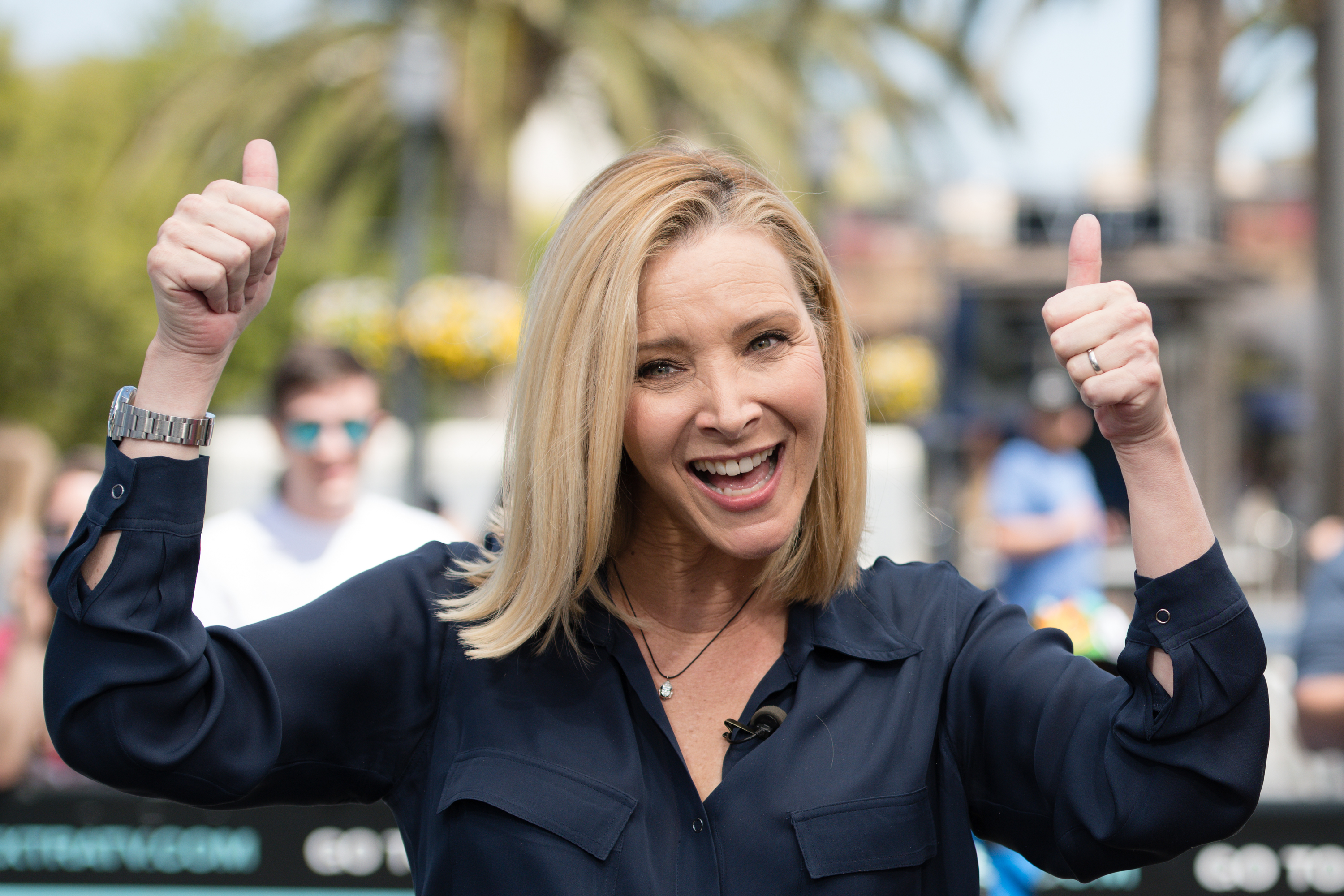 Lisa Kudrow besucht "Extra" in den Universal Studios Hollywood am 9. April 2019. | Quelle: Getty Images