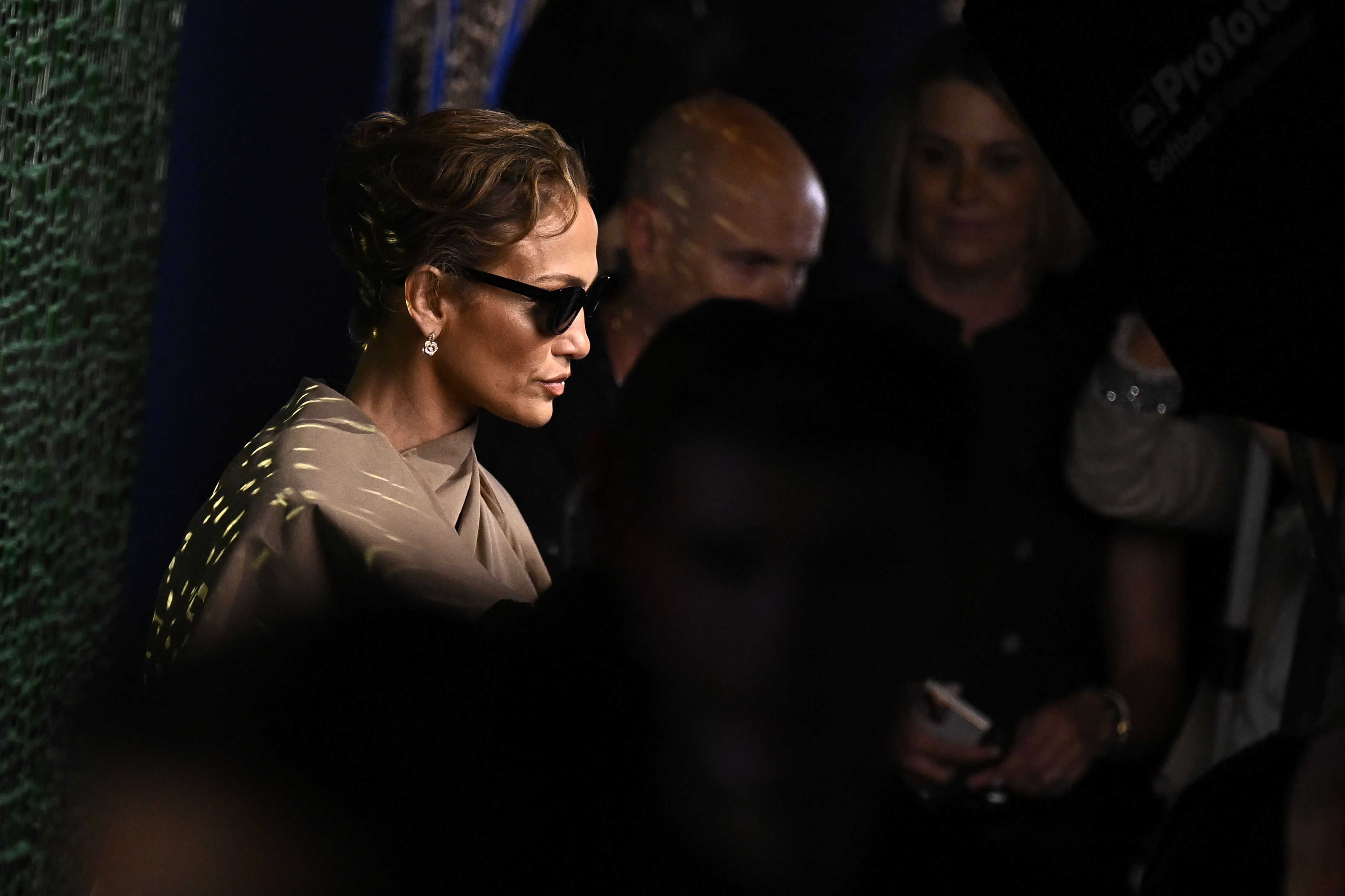 Jennifer Lopez besucht die Herbst/Winter 2024 Haute Couture Show von Christian Dior auf der Pariser Fashion Week am 24. Juni 2024 | Quelle: Getty Images