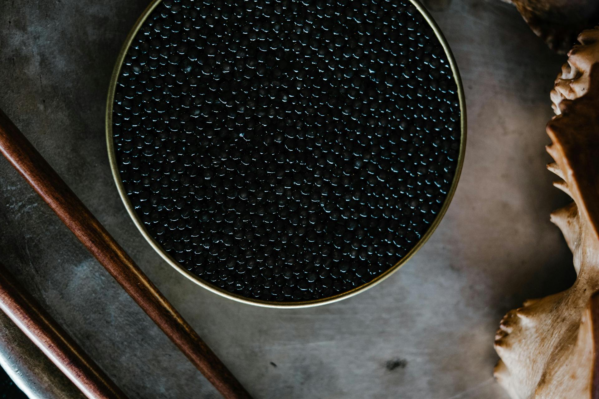 Uma lata de caviar | Fonte: Pexels