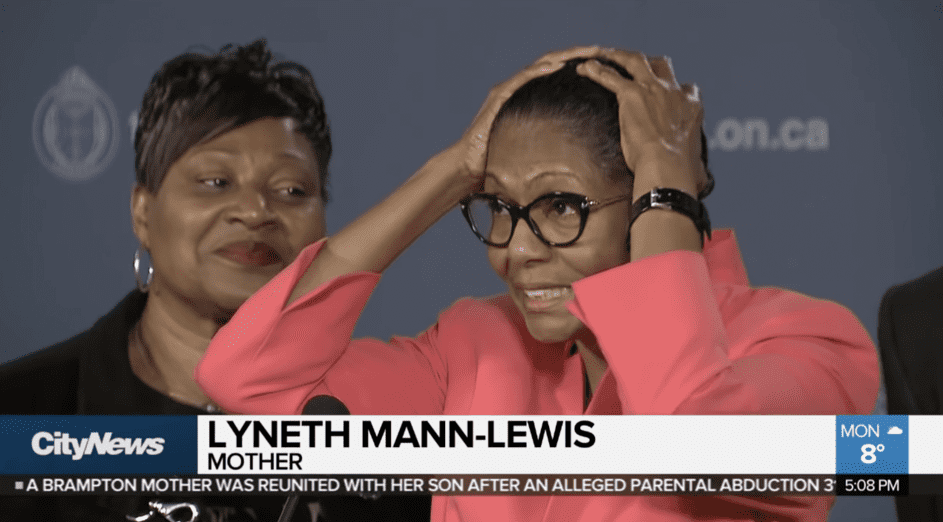 Jermaines Mutter Lyneth Mann-Lewis. | Quelle: YouTube.com/City News