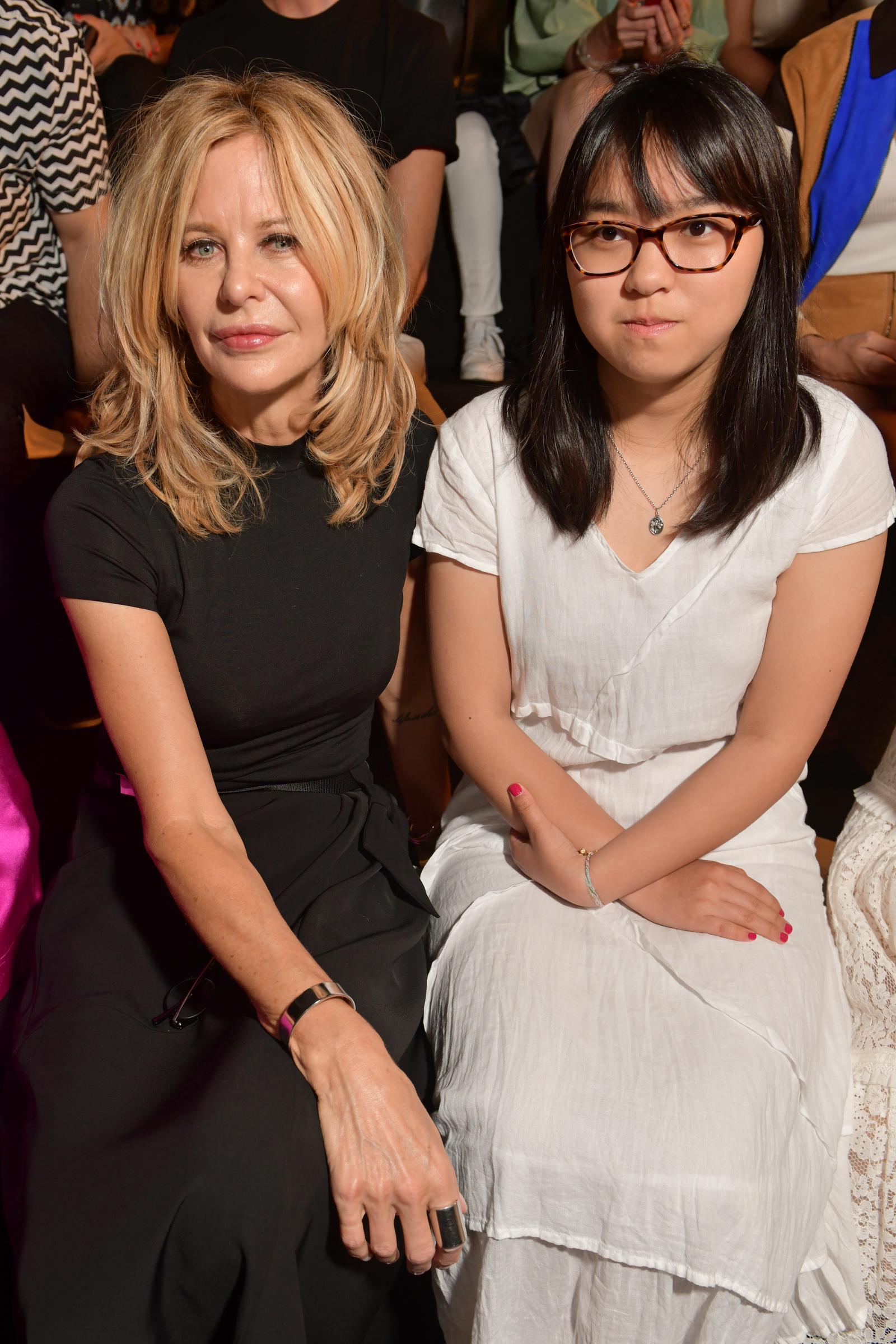 Meg Ryan und Daisy True Ryan bei der Herbst Winter 2019, Haute Couture Fashion Week am 1. Juli 2019 in Paris, Frankreich. | Quelle: Getty Images