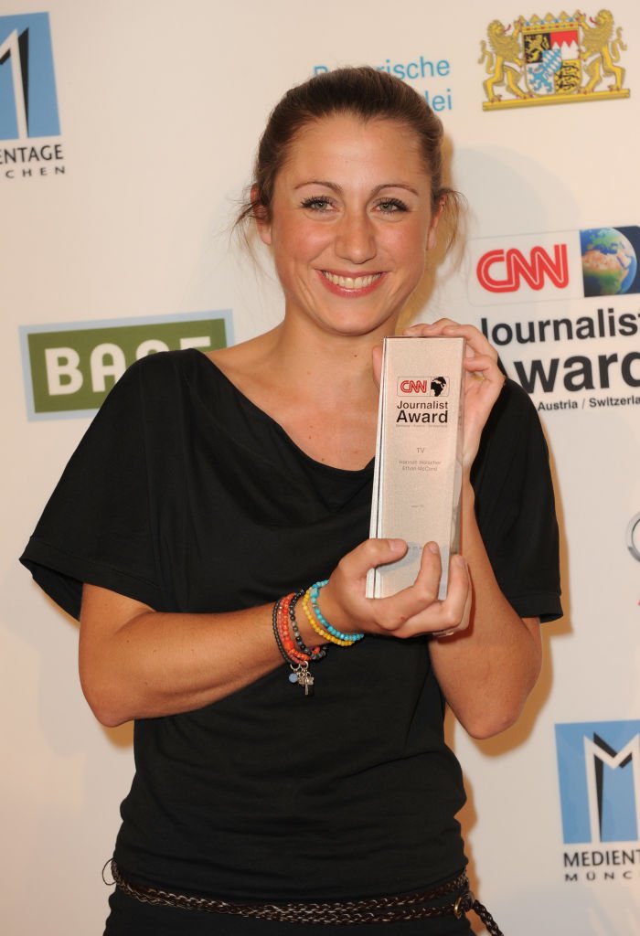 Hannah Hoelscher erhält ihren CNN Journalist Award 2012, München | Quelle: Getty Images