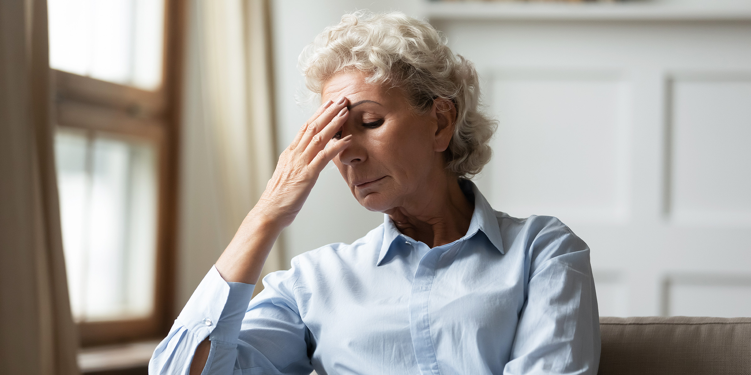 Eine Frau, die Schmerzen hat | Quelle: Shutterstock