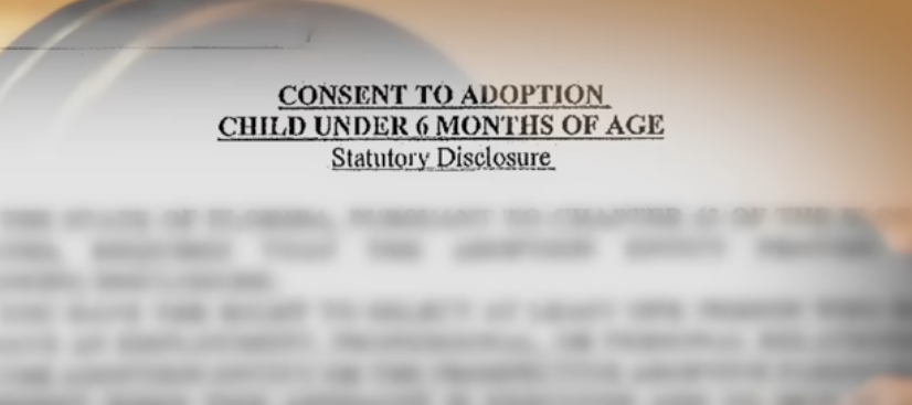 Die Adoptionspapiere der Tochter von Brandon Marteliz | Quelle: Youtube.com/ABC Action News