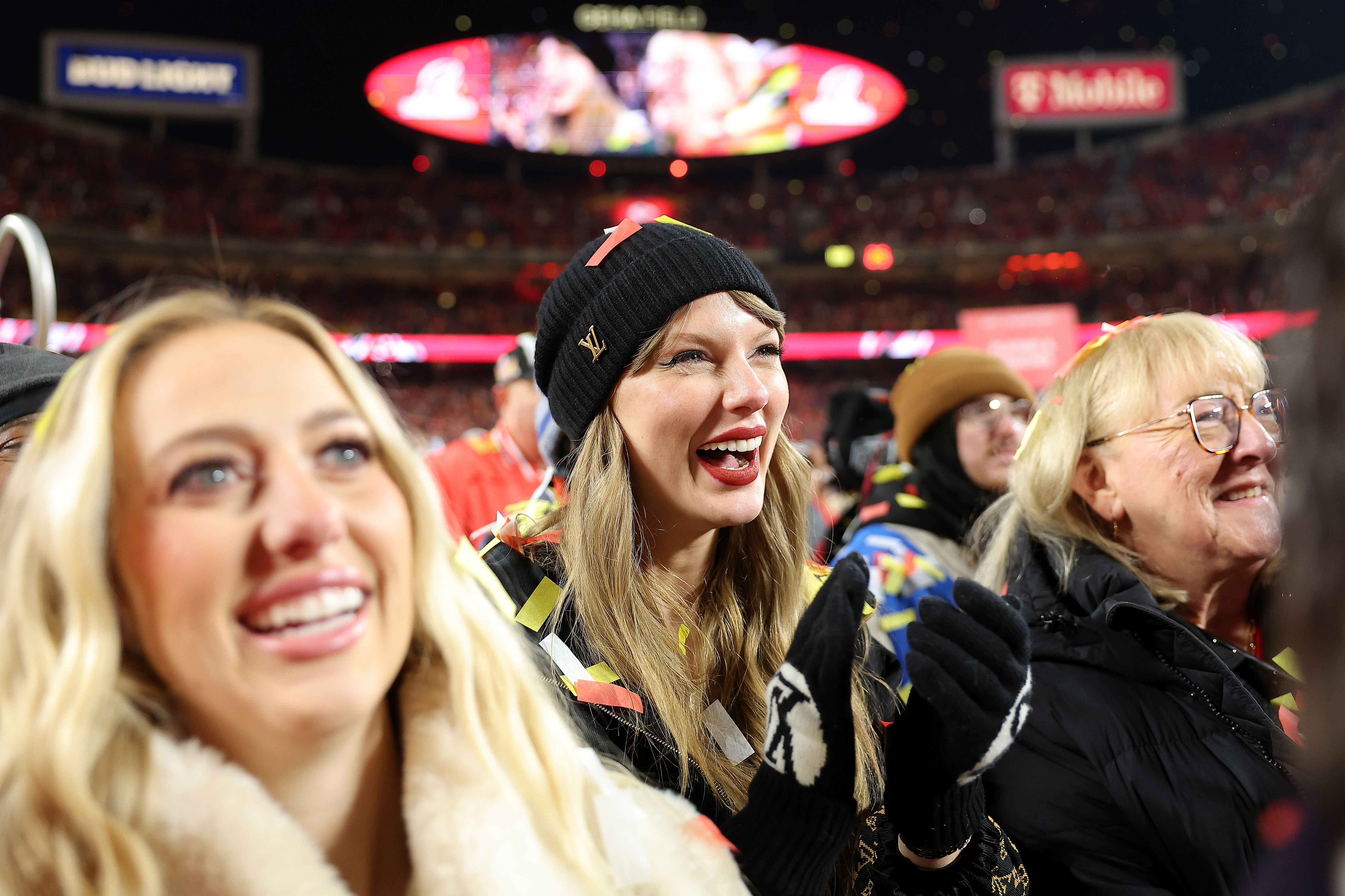 Taylor Swift und Brittany Mahomes während des AFC Championship Game im GEHA Field at Arrowhead Stadium am 26. Januar 2025 in Kansas City, Missouri. | Quelle: Getty Images